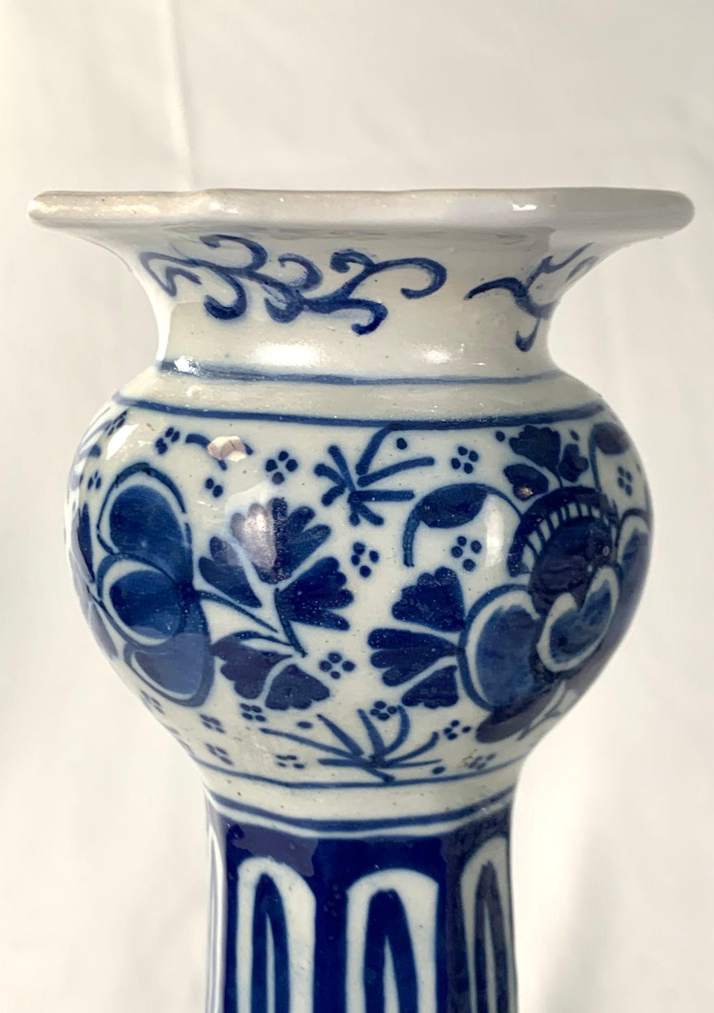 Paire de vases de Delft anciens bleus et blancs 18ème siècle Pays-Bas vers 1780 en vente 4