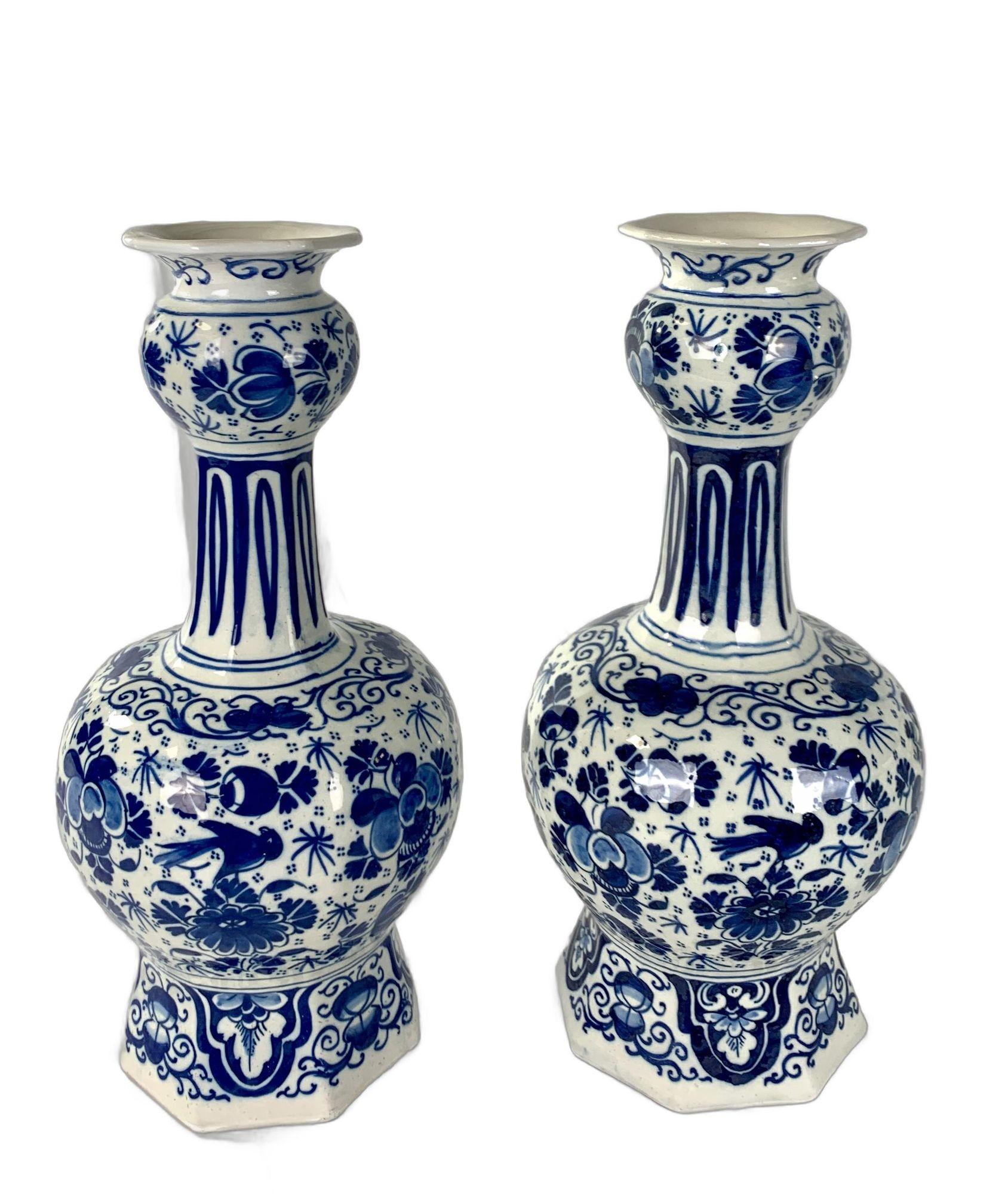Paire de vases de Delft anciens bleus et blancs 18ème siècle Pays-Bas vers 1780 en vente 5