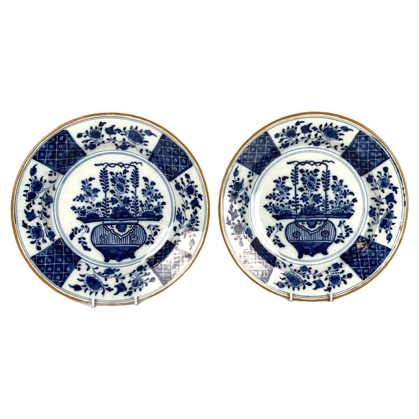 Paire de chargeurs Delft hollandais bleu et blanc peints à la main par The Axe Circa 1780