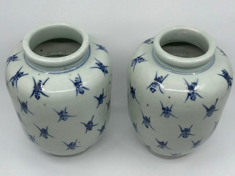 Pair of Blue and White Ginger Jar Vases In Good Condition For Sale In New York, NY