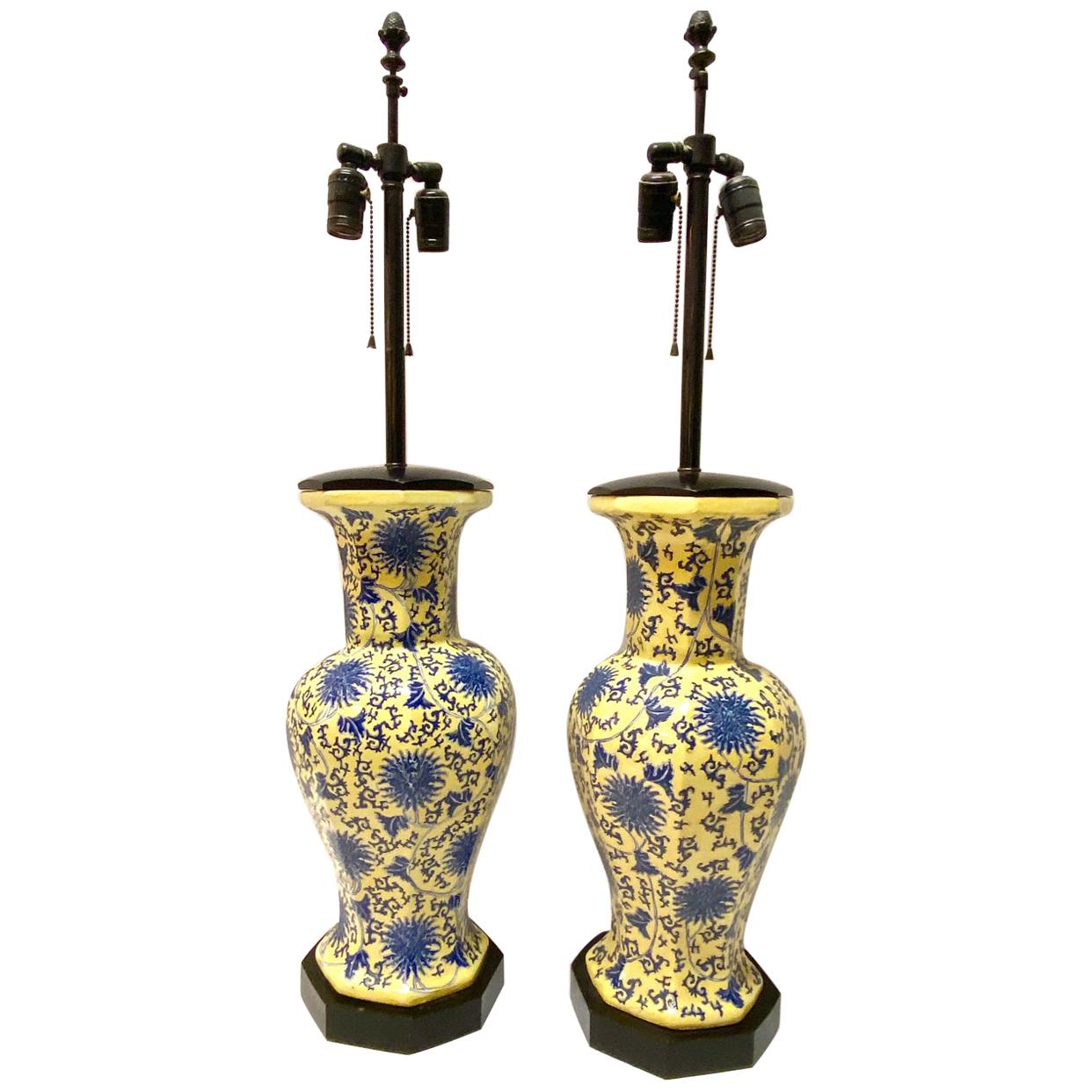 Paire de lampes de table chinoiseries bleues et jaunes en vente