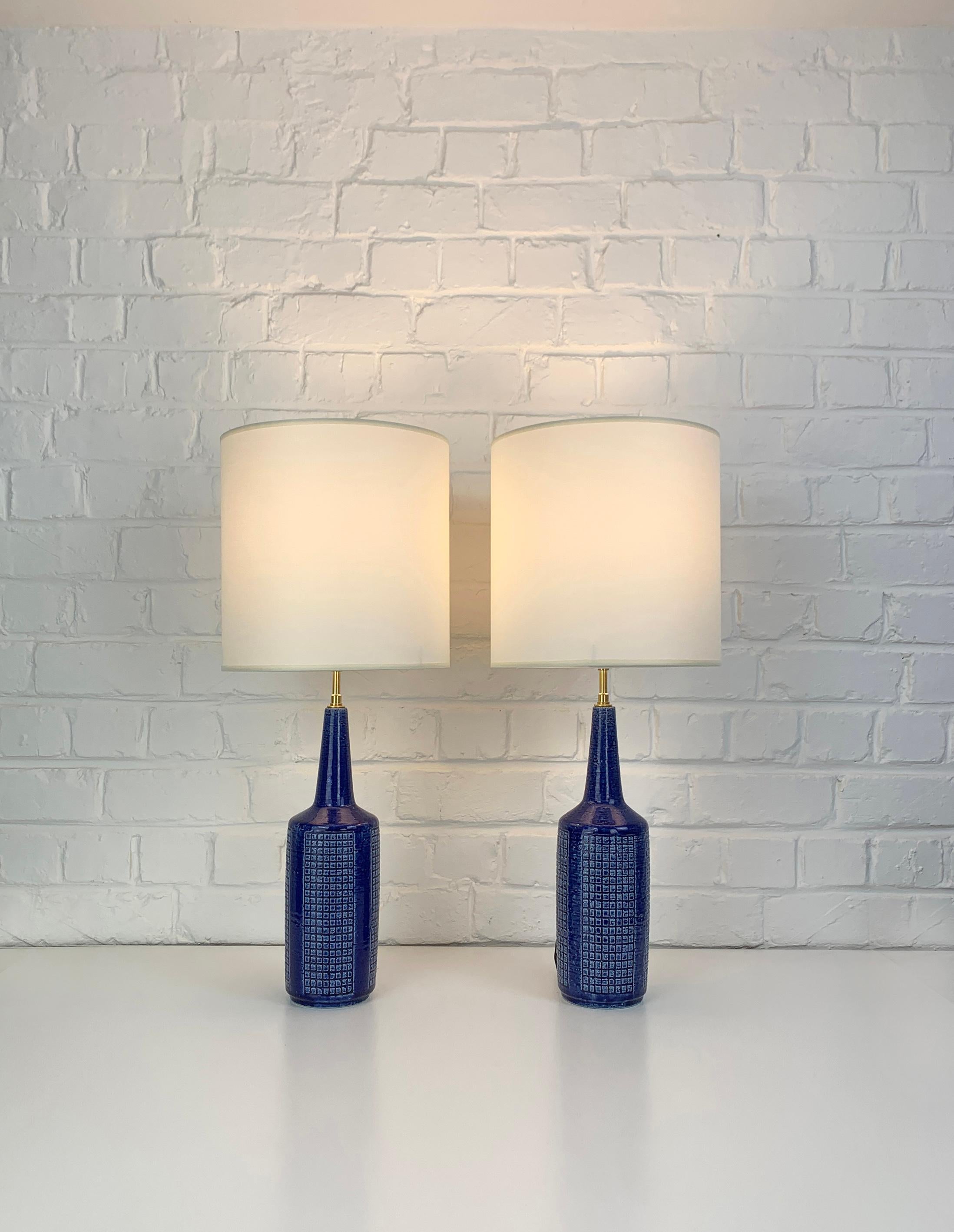 Paire de lampes de table en céramique bleue de Palshus Danemark, grès Linnemann-Schmidt Bon état - En vente à Vorst, BE
