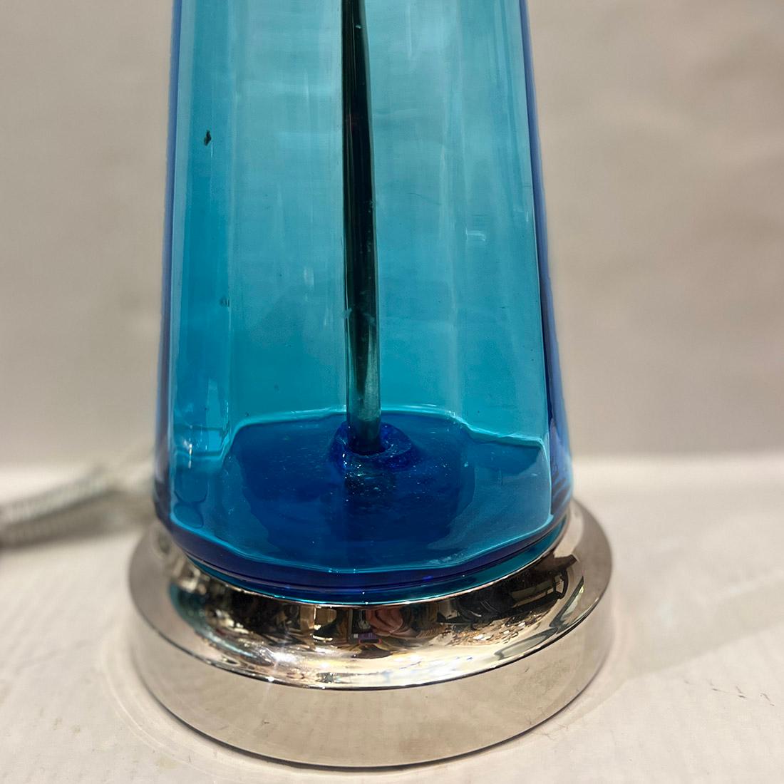 Milieu du XXe siècle Paire de lampes de table de Murano bleues en vente