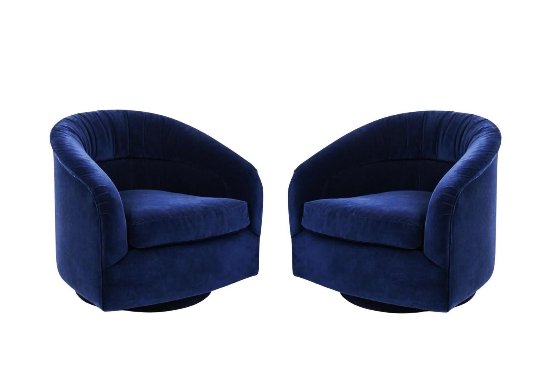 Mid-Century Modern Pair Blue Swiveling Ruched Barrel-Back Lounge Chairs For Sale