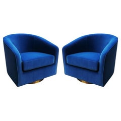 Drehstühle aus blauem Samt und Messing im Stil von Milo Baughman, Paar