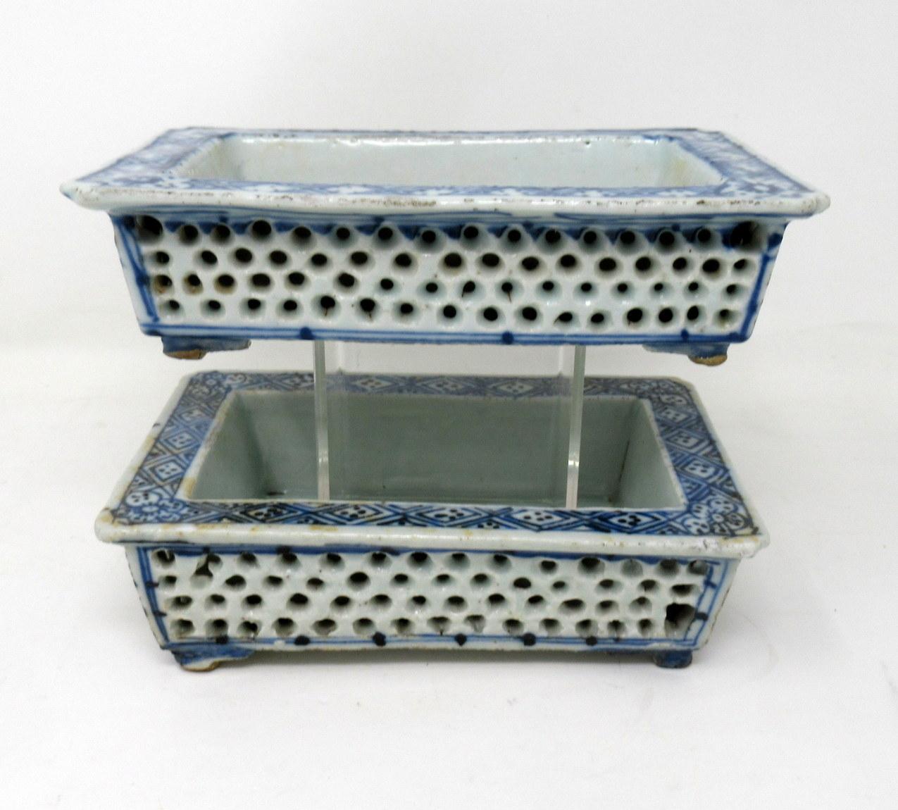Pair Blue White Chinese Reticulated Porcelain Narcissus Bonsai Planters Qianlong In Good Condition In Dublin, Ireland