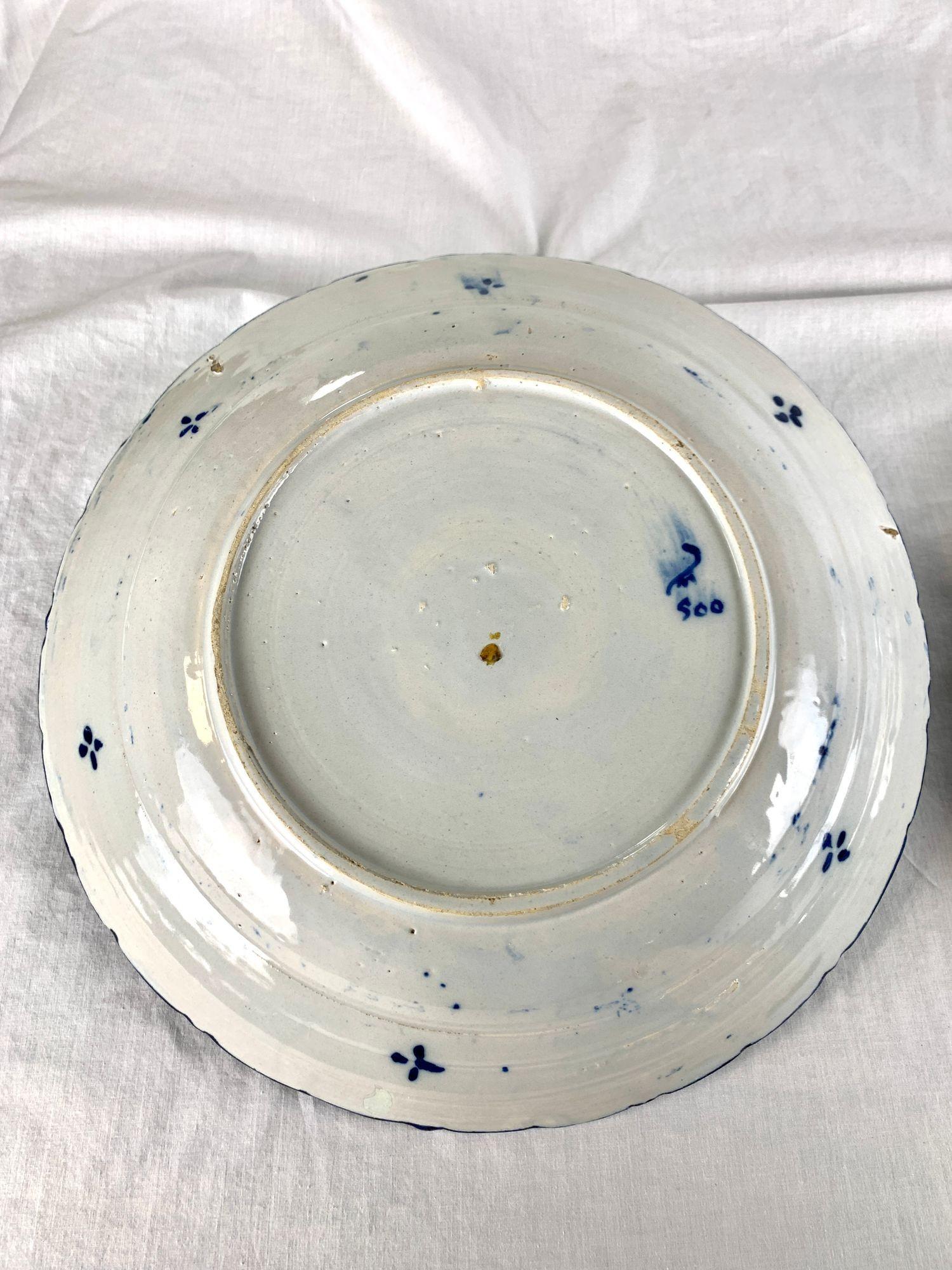 Coppia di caricatori olandesi Delft bianchi e blu dipinti a mano De Porceleyne Claeuw C.C. in vendita 6