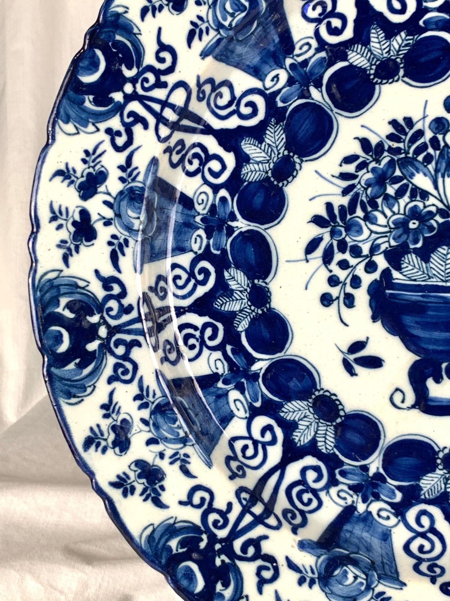 Dipinto a mano Coppia di caricatori olandesi Delft bianchi e blu dipinti a mano De Porceleyne Claeuw C.C. in vendita