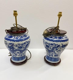 Paire de lampes de table en porcelaine bleue et blanche Urne à gingembre chinoise de Whiting