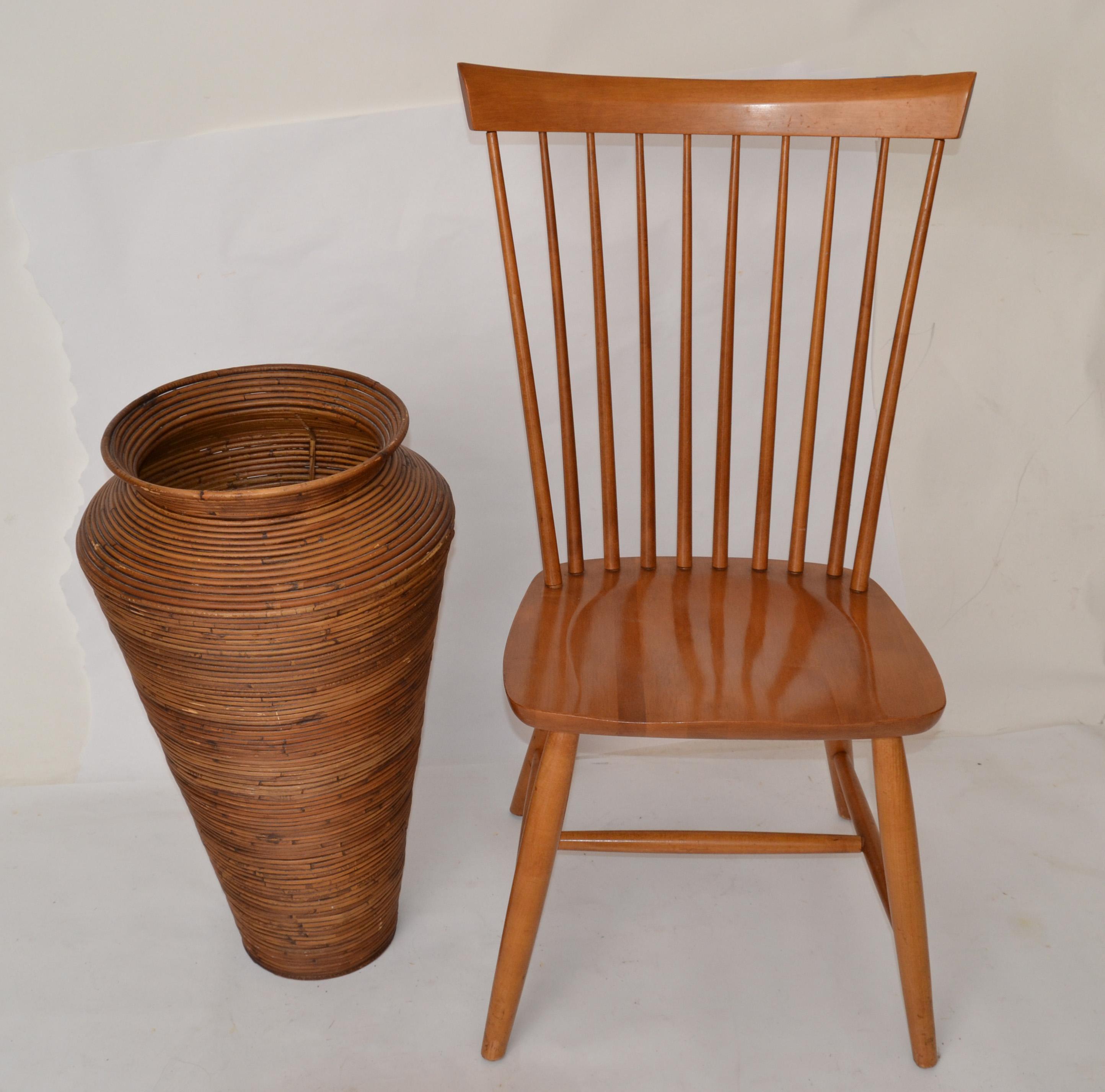 Paire de grands vases de sol en forme de cône fabriqués à la main en bambou et roseau de Bohème en vente 4