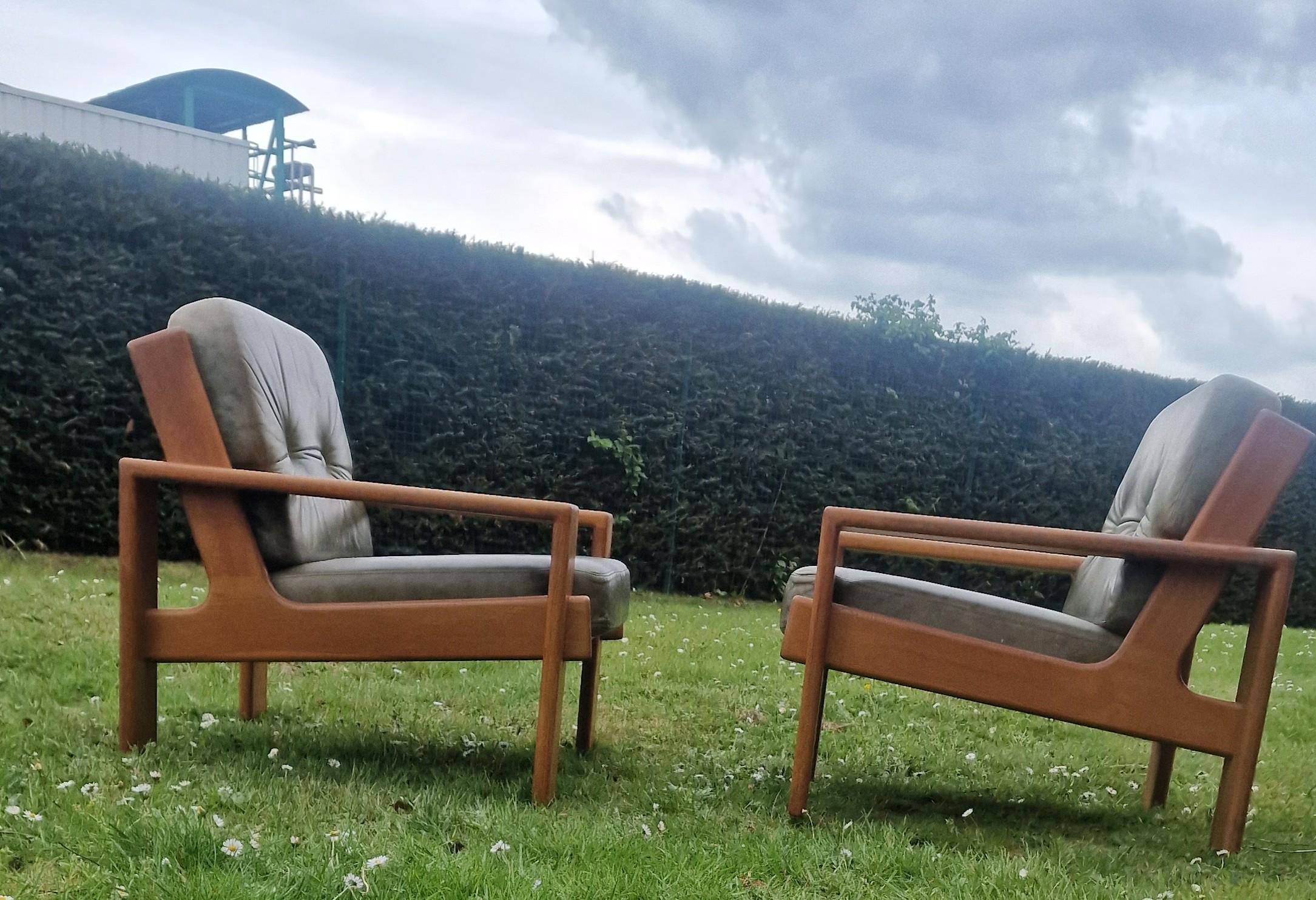 Pair Bonanza armchairs by Esko Pajamies for Asko 1960 In Good Condition For Sale In London, Lambeth