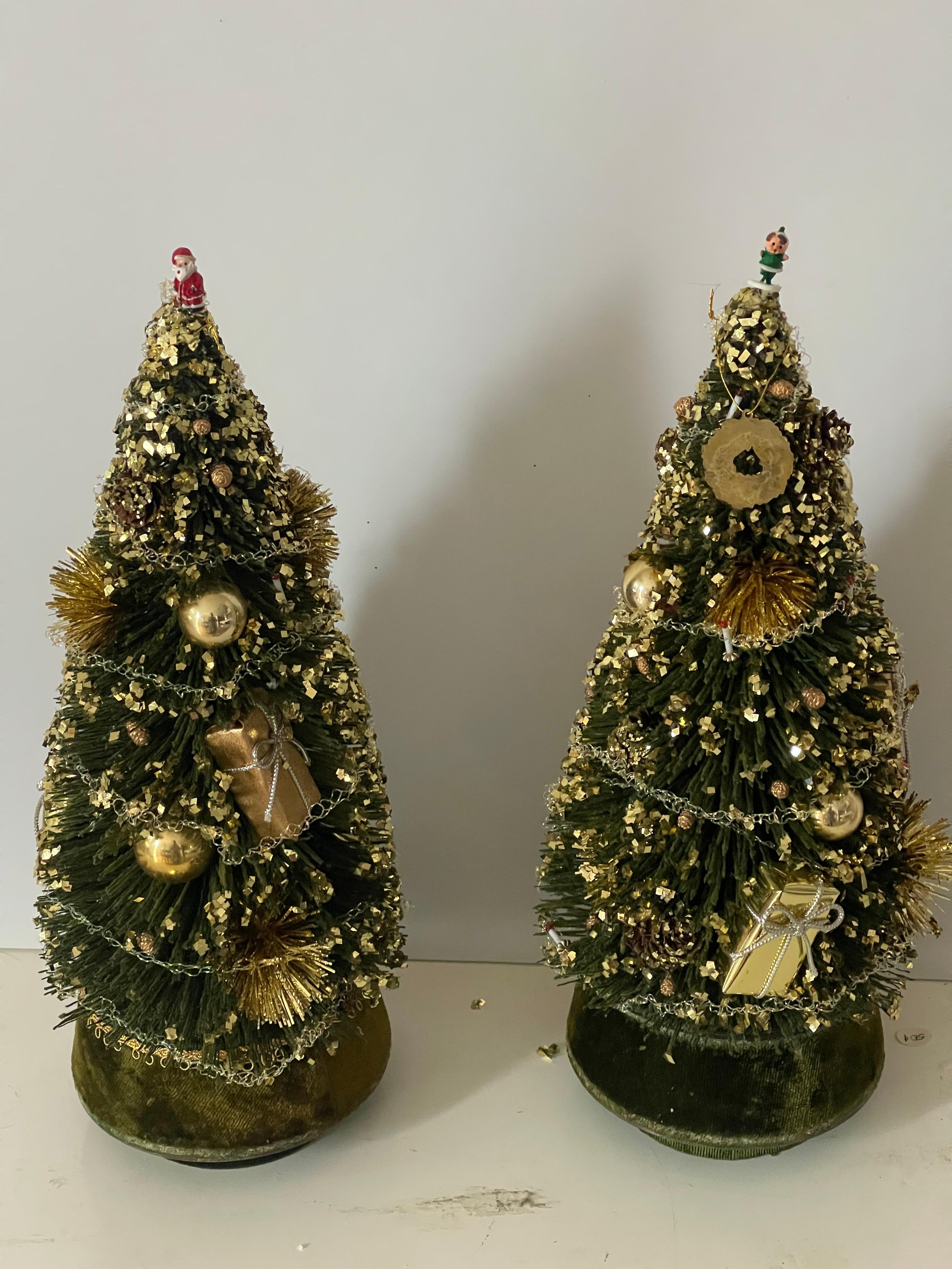 Combina los árboles de Navidad vintage con música y movimiento.