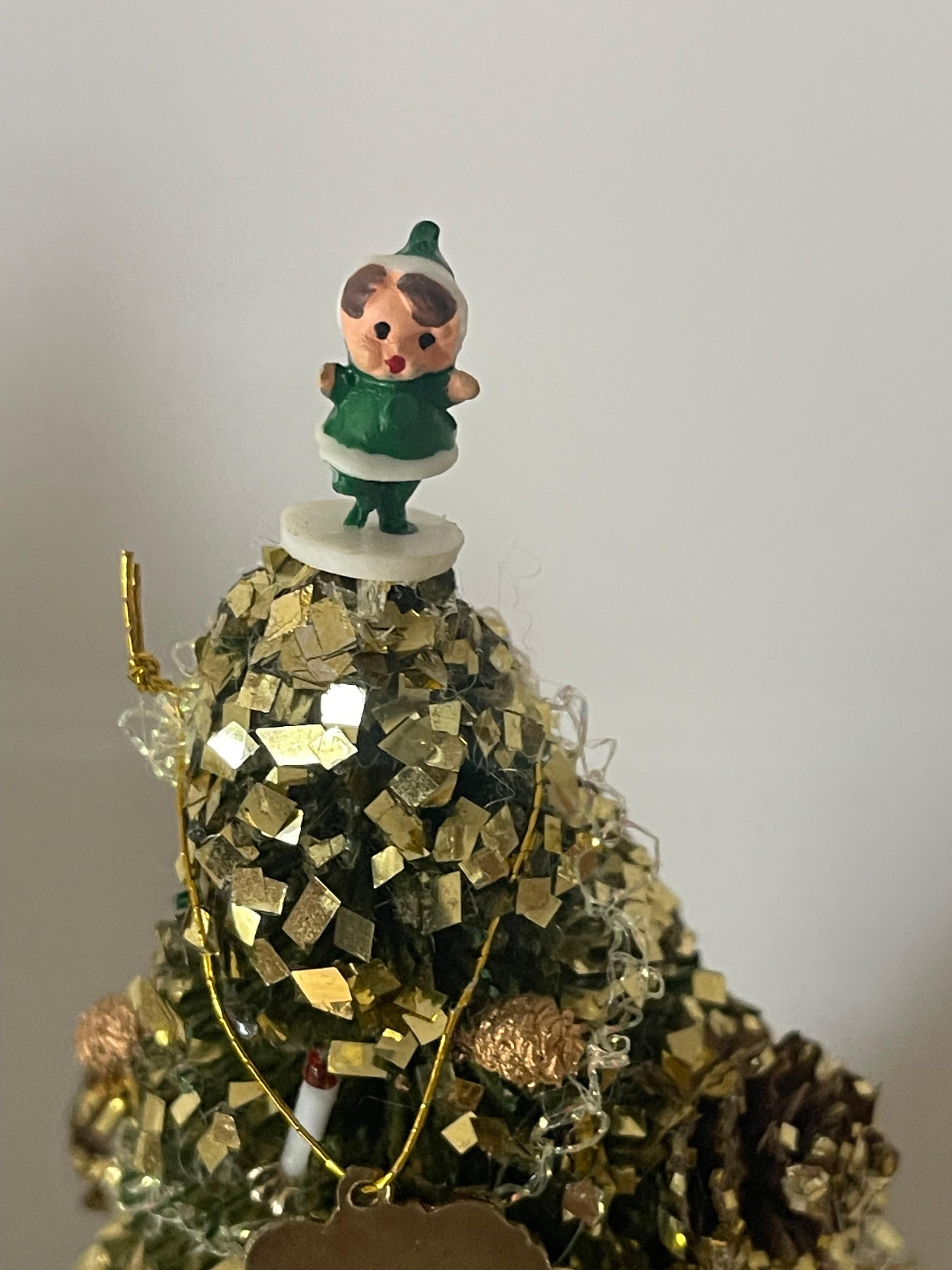 Empareja Árboles de Navidad Bottlebrush con Mudic y Movimiento Estadounidense en venta