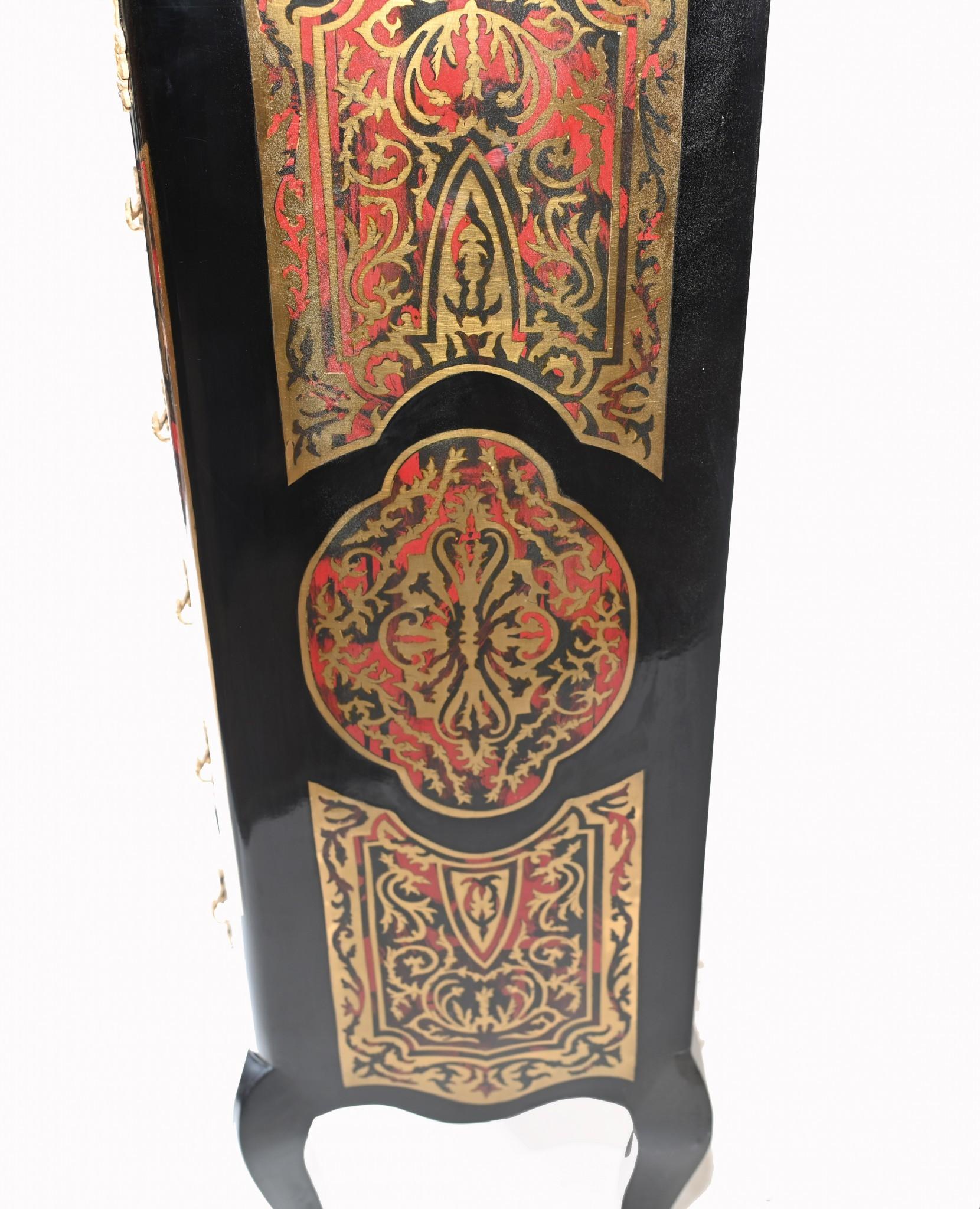 Fine XX secolo Coppia di cassettiere Boulle Tall Boy a intarsio francese in vendita