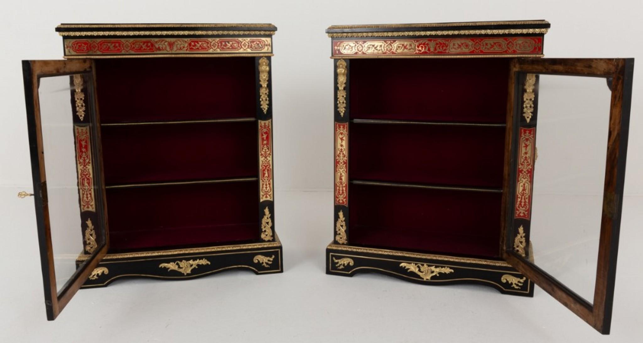 Coppia di armadietti a molo Boulle con intarsi ebanizzati Antico 1850 in vendita 3