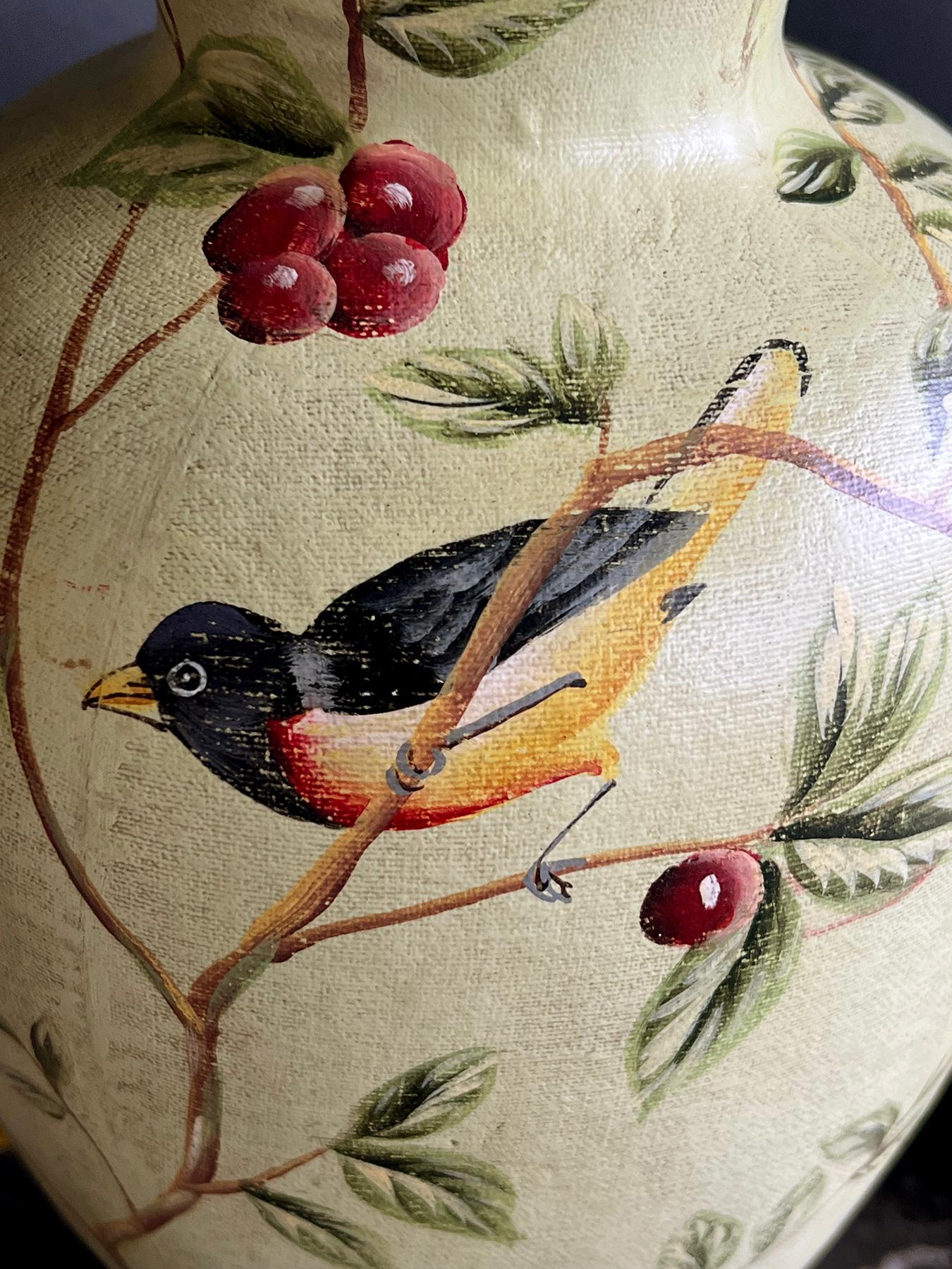 XXIe siècle et contemporain Paire de lampes en lin sur plâtre de la Bradburn Gallery avec motifs d'oiseaux peints à la main en vente