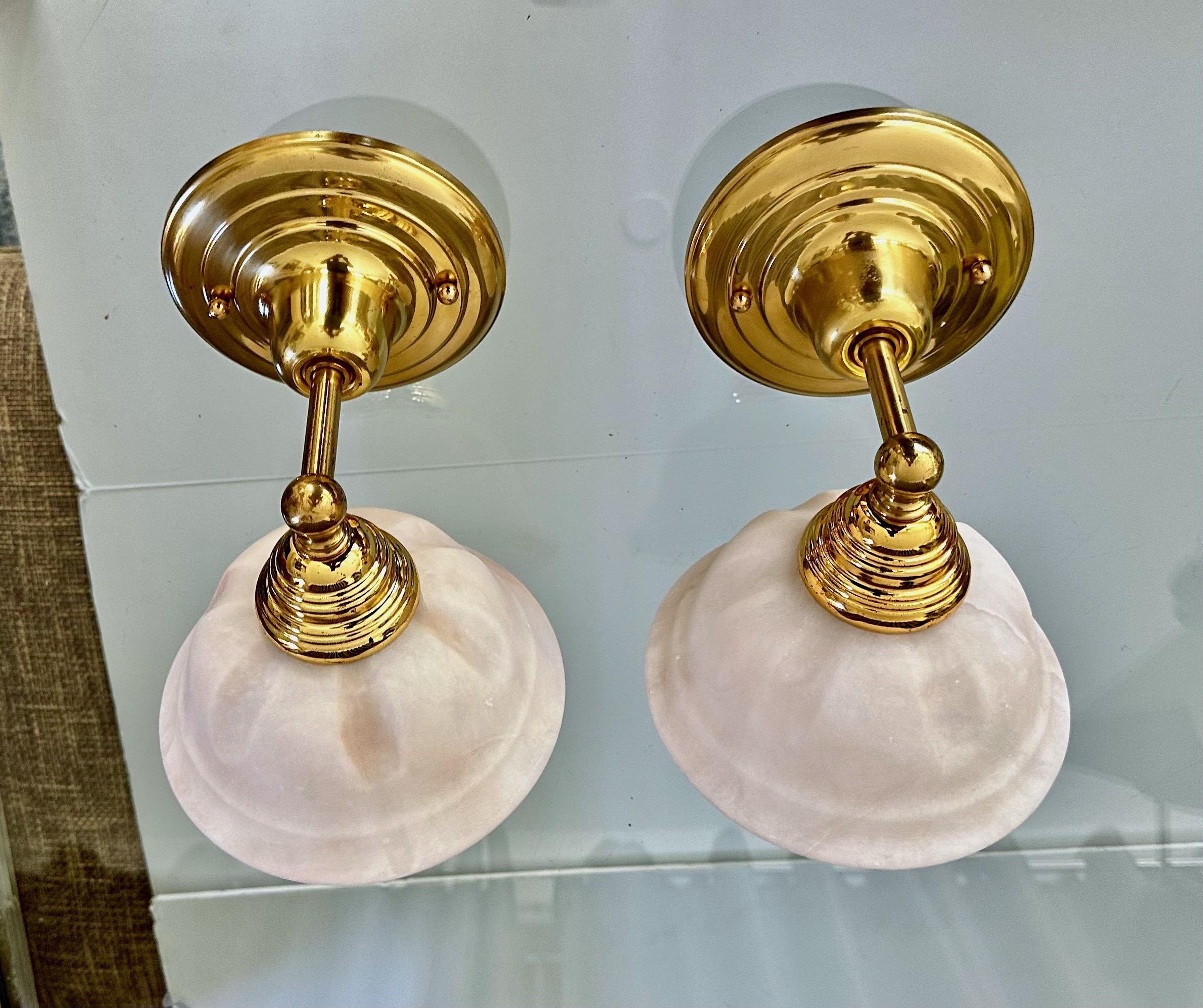 Coppia di lampade da parete in ottone e alabastro in stile francese in vendita 7