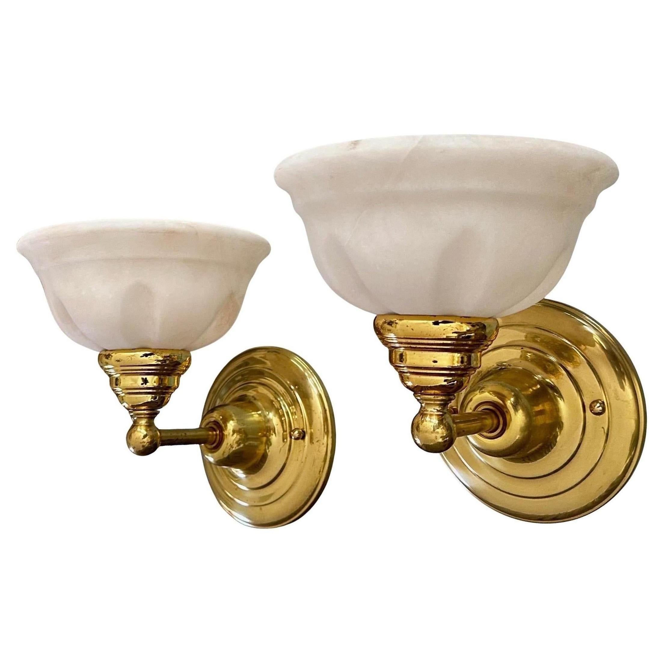 Coppia di lampade da parete in ottone e alabastro in stile francese