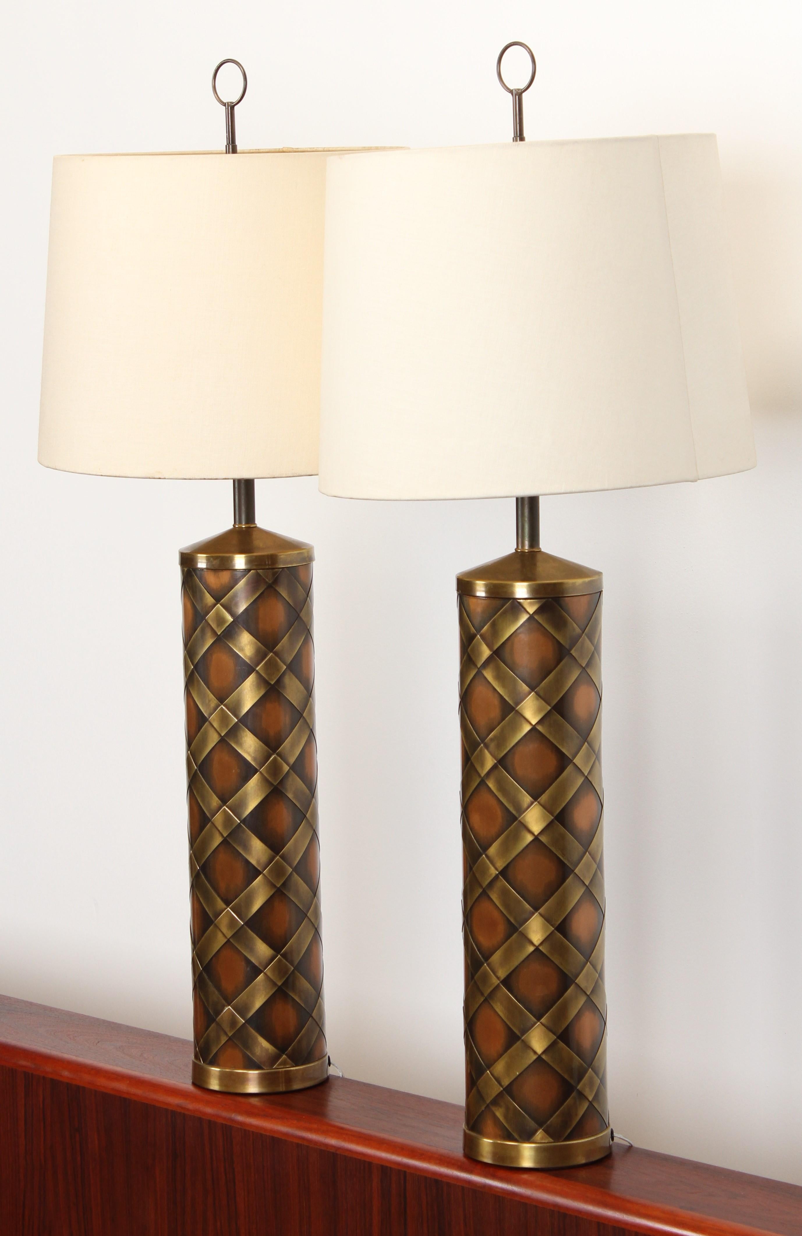 Pair of monumental brass and copper weave table lamps, 1960s. Very good condition. Recently rewired with new quality sockets. Height to bottom of socket is 26.5