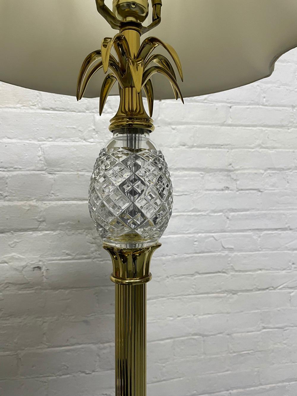 Paire de lampes ananas en laiton et cristal  Bon état - En vente à New York, NY