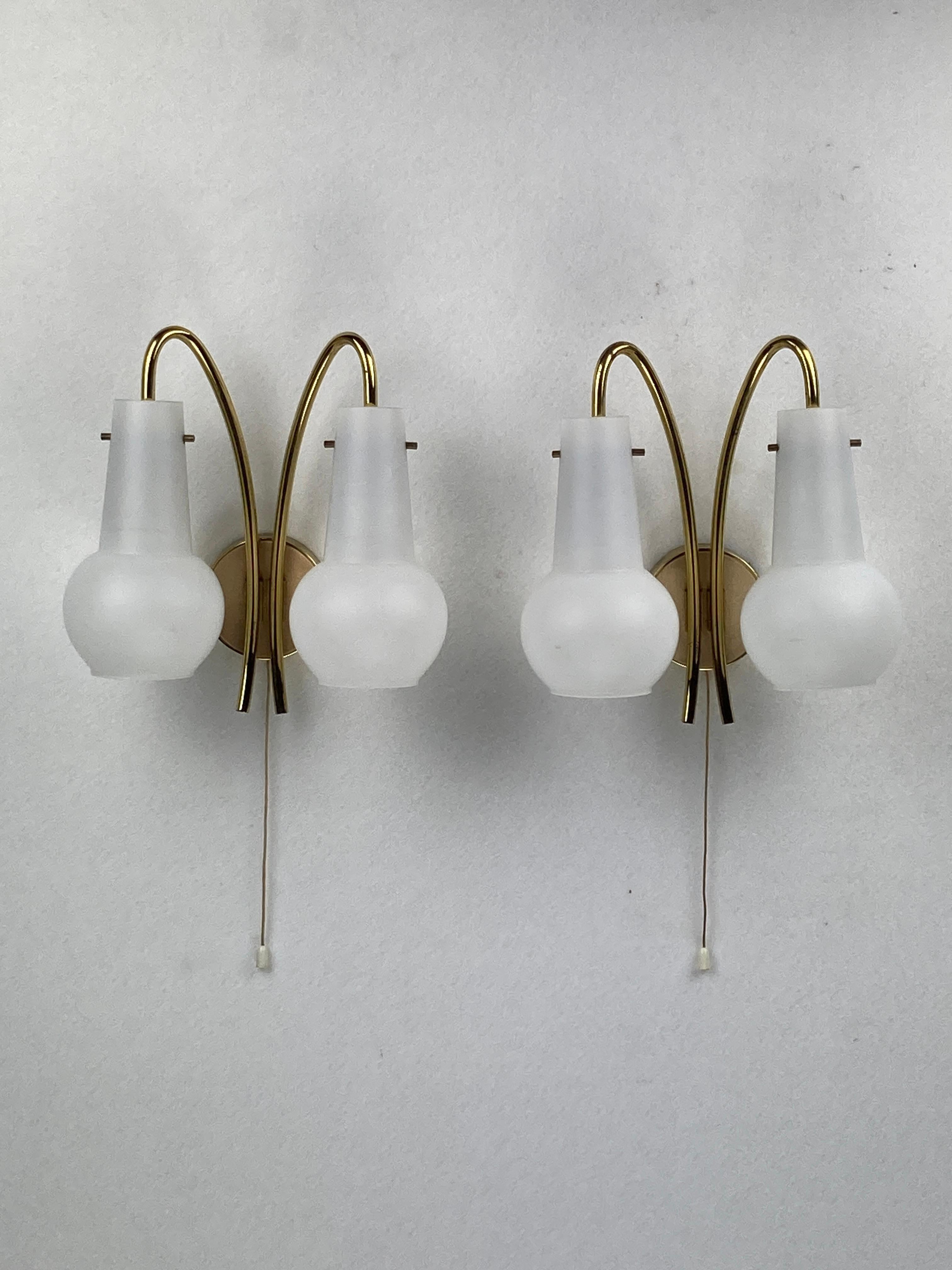 Gorgeous pair of brass and opaline wall sconces or bedside lamps, austria 1950s. This set is in a lovely patinated condition as can be seen from the pics. The elegant glass spheres are scratch free and only have 1 or 2 very minor darker spots. The