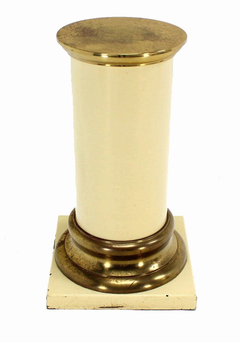 Pair Brass and White Beige Lacquered Wood Round Pedestals Table Bases Stands  For Sale 2