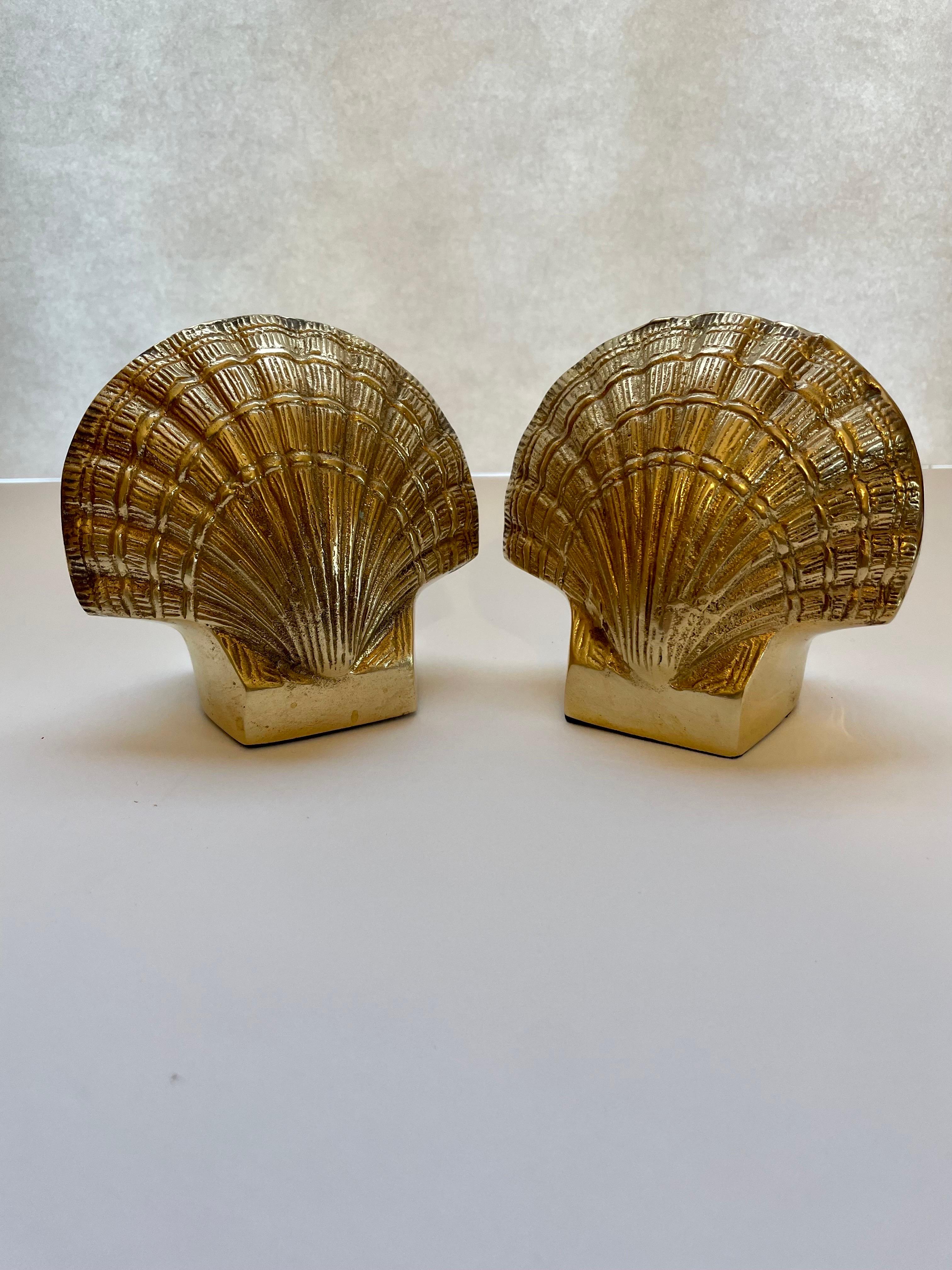 Pair brass clam shell seashell bookends. Label on bottom, marked Made in Korea Nice condition. Ready to use.
