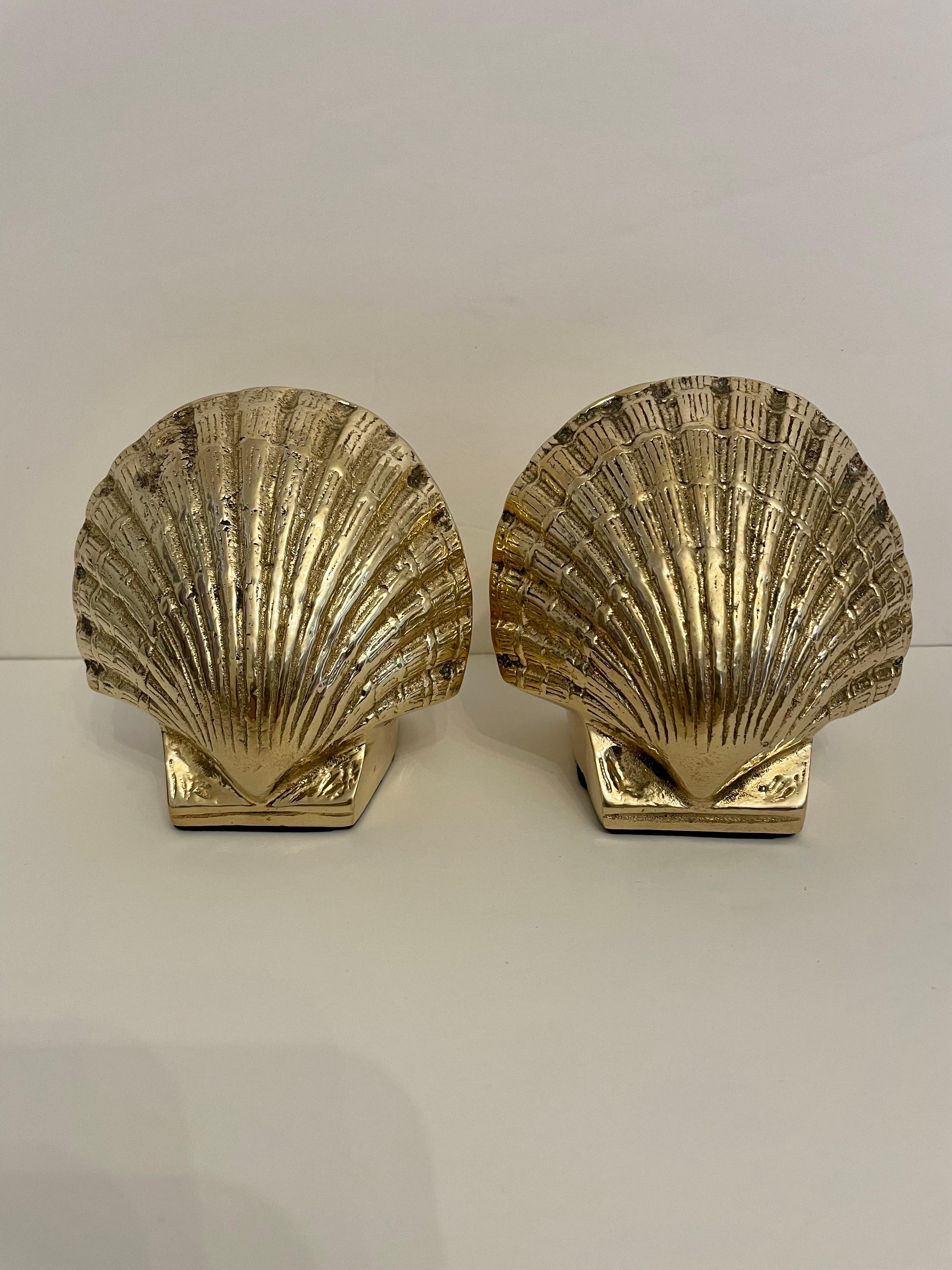Pair brass clam shell seashell bookends. Very good detail to the casting. Good condition. Any dark spots are reflection only. Felt on bottom. Hand Polished, ready to use.