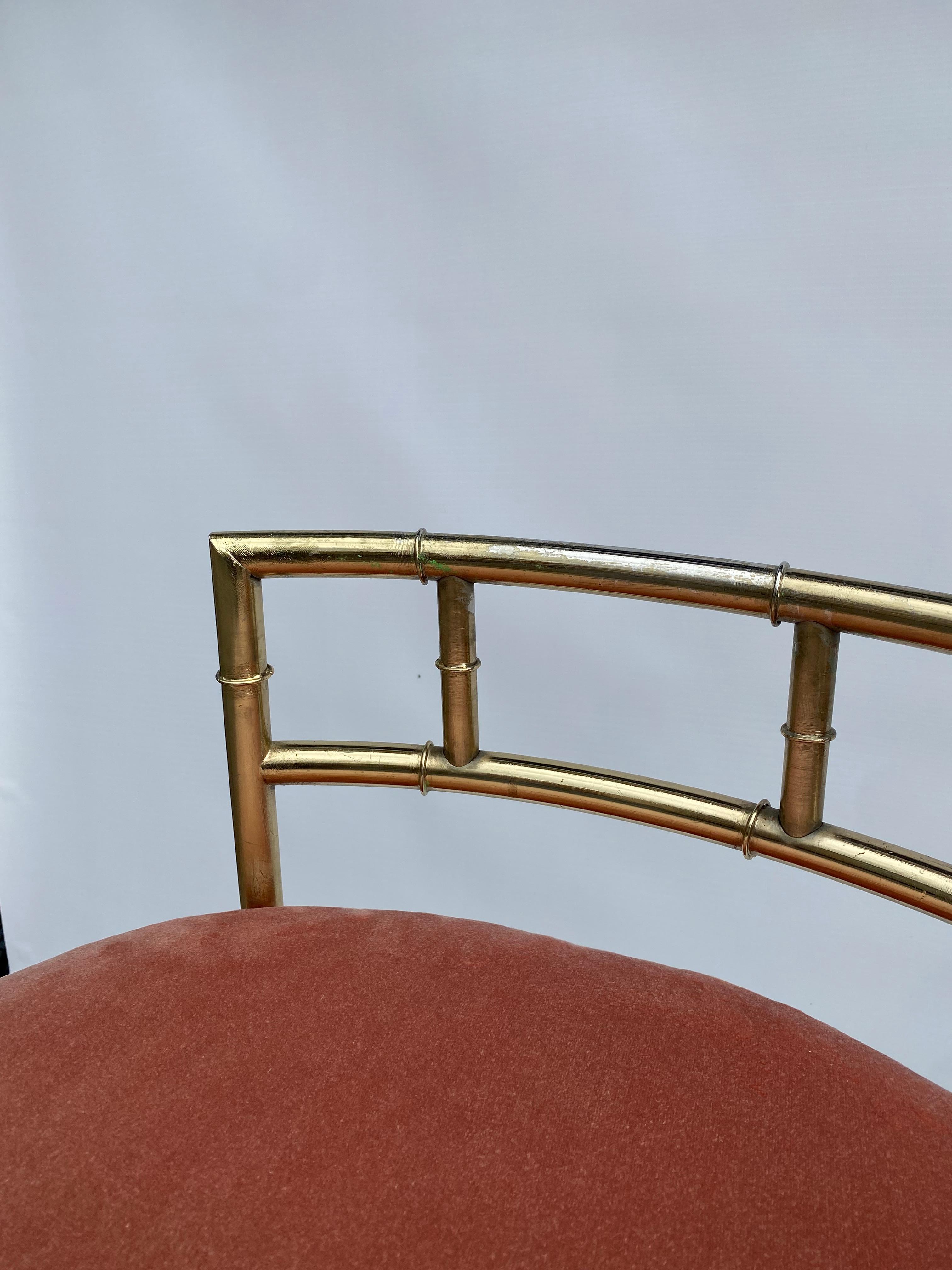 Par de taburetes de bar de latón imitación bambú rosa Dedar terciopelo años 70 Hollywood Regency en venta 6