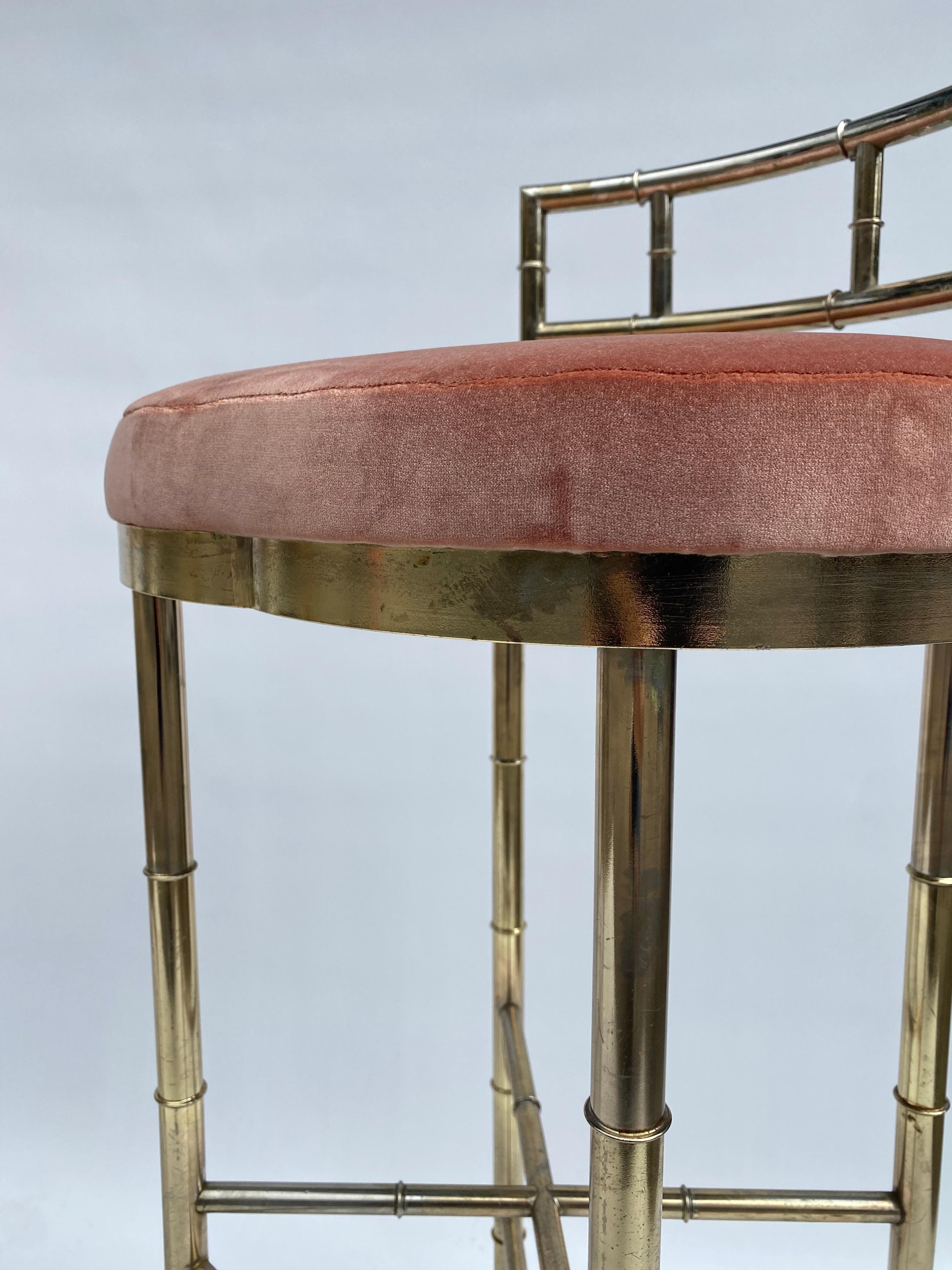 Par de taburetes de bar de latón imitación bambú rosa Dedar terciopelo años 70 Hollywood Regency en venta 7