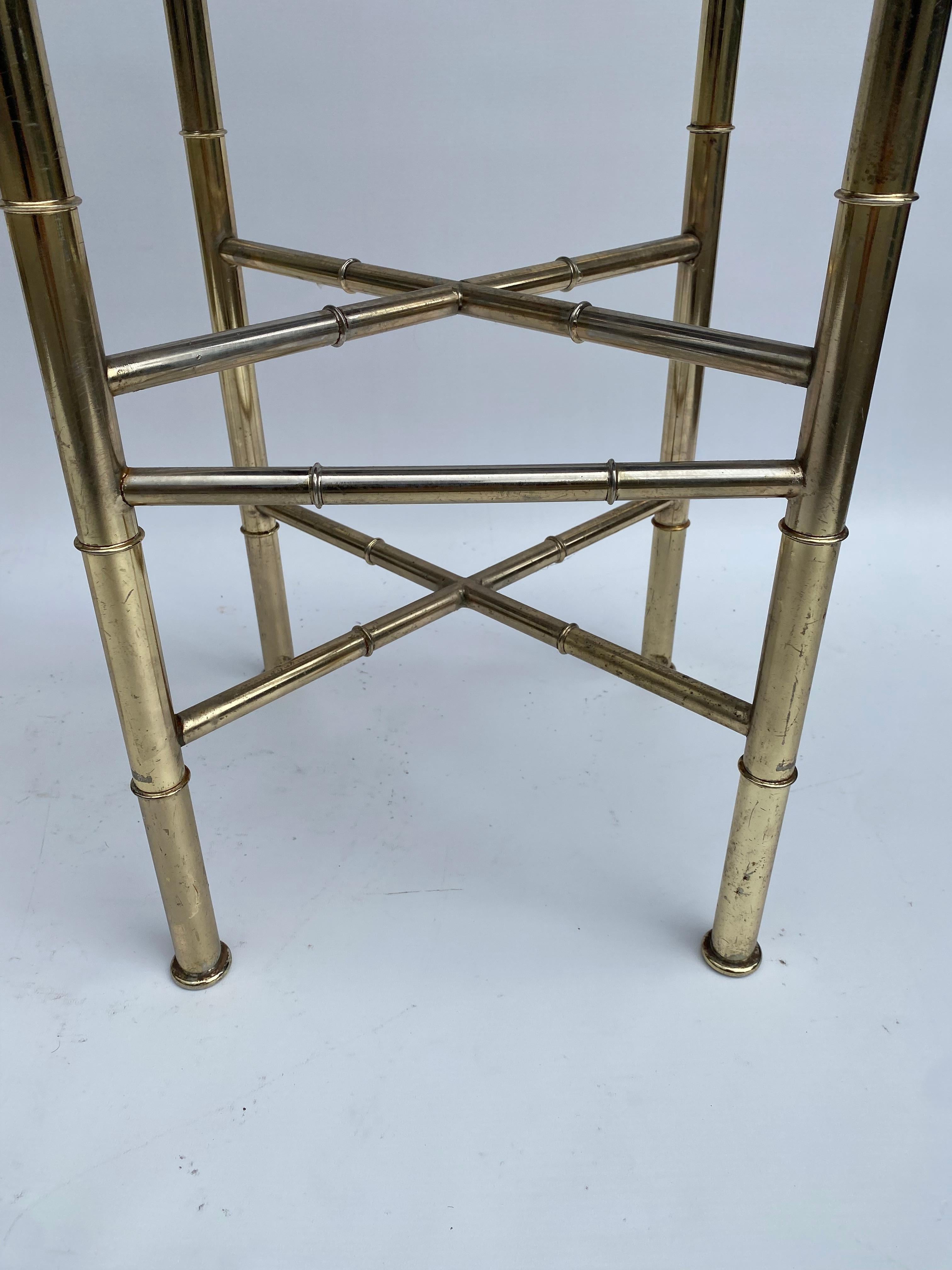 Par de taburetes de bar de latón imitación bambú rosa Dedar terciopelo años 70 Hollywood Regency en venta 10