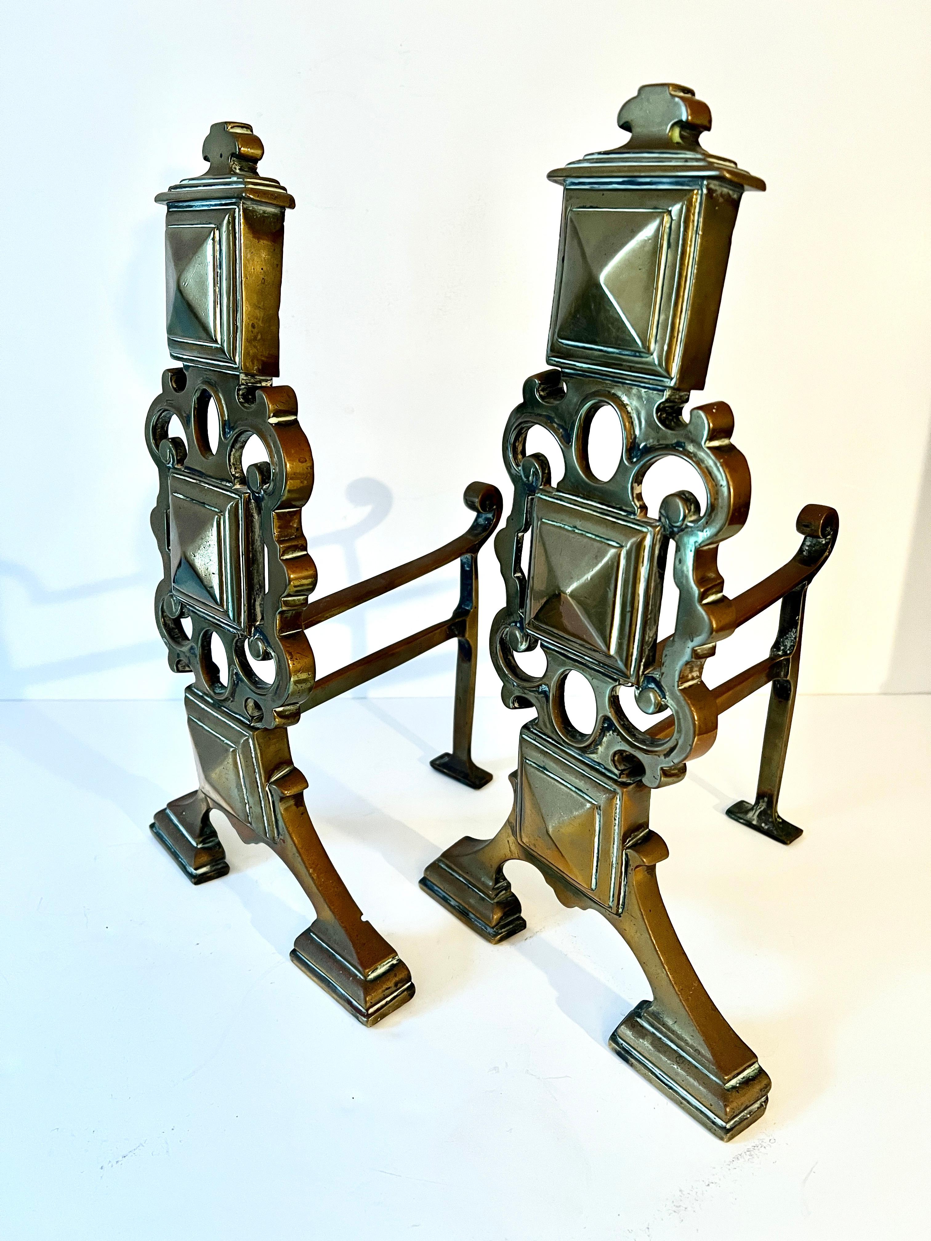 Coppia Androni geometrici in ottone in vendita 1