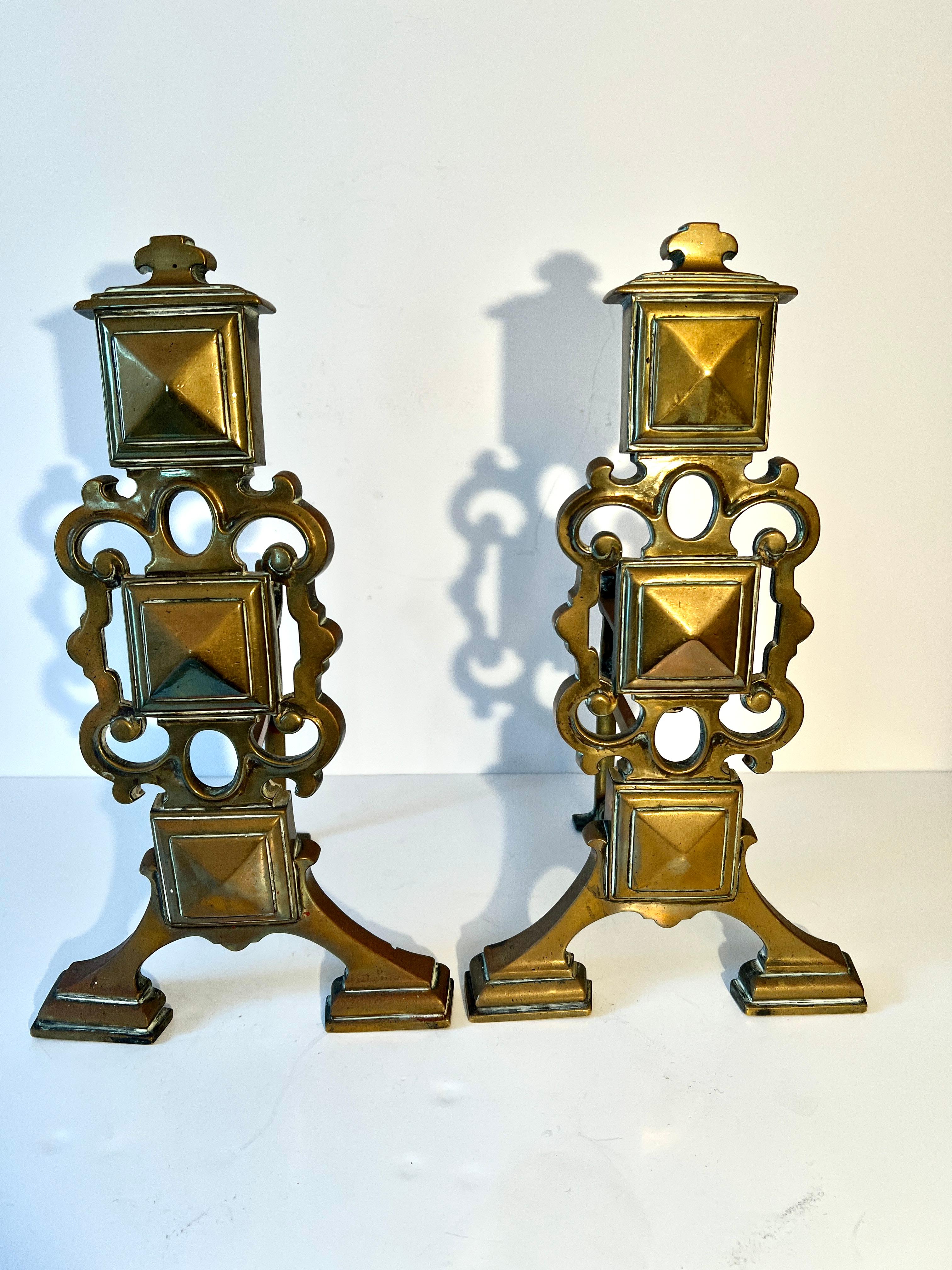 Coppia Androni geometrici in ottone in vendita 2