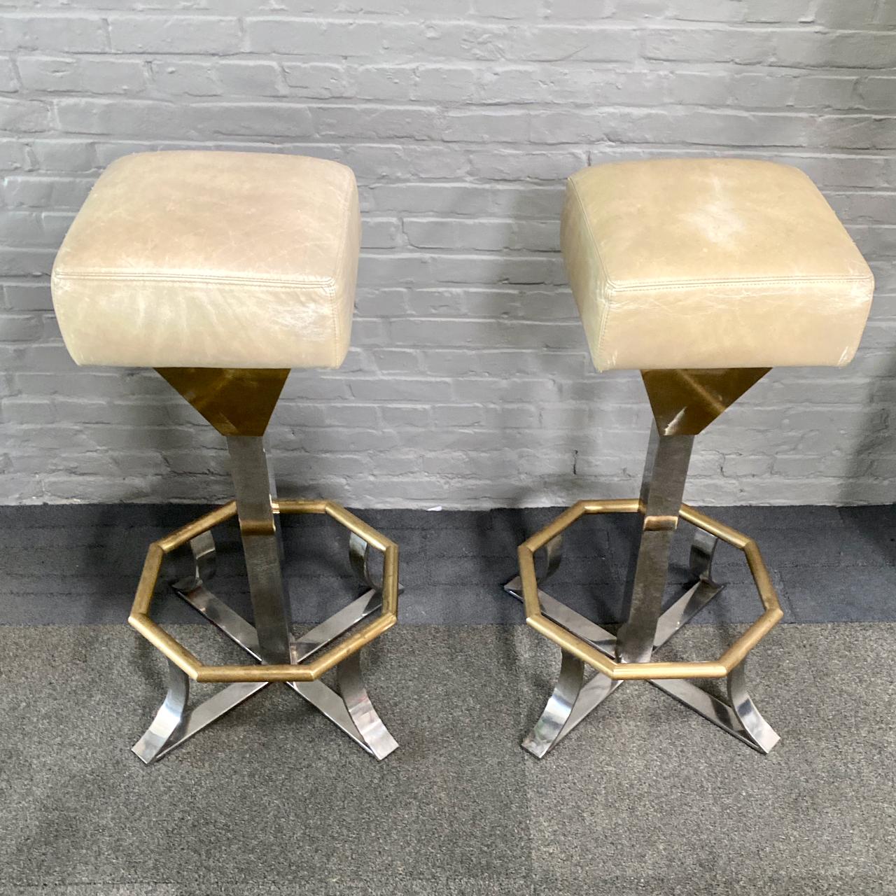 Hand-Crafted Pair brass Hollywood Regency bar stools For Sale