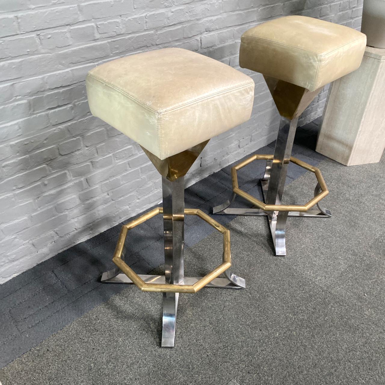 Pair brass Hollywood Regency bar stools In Good Condition For Sale In Zandhoven, BE