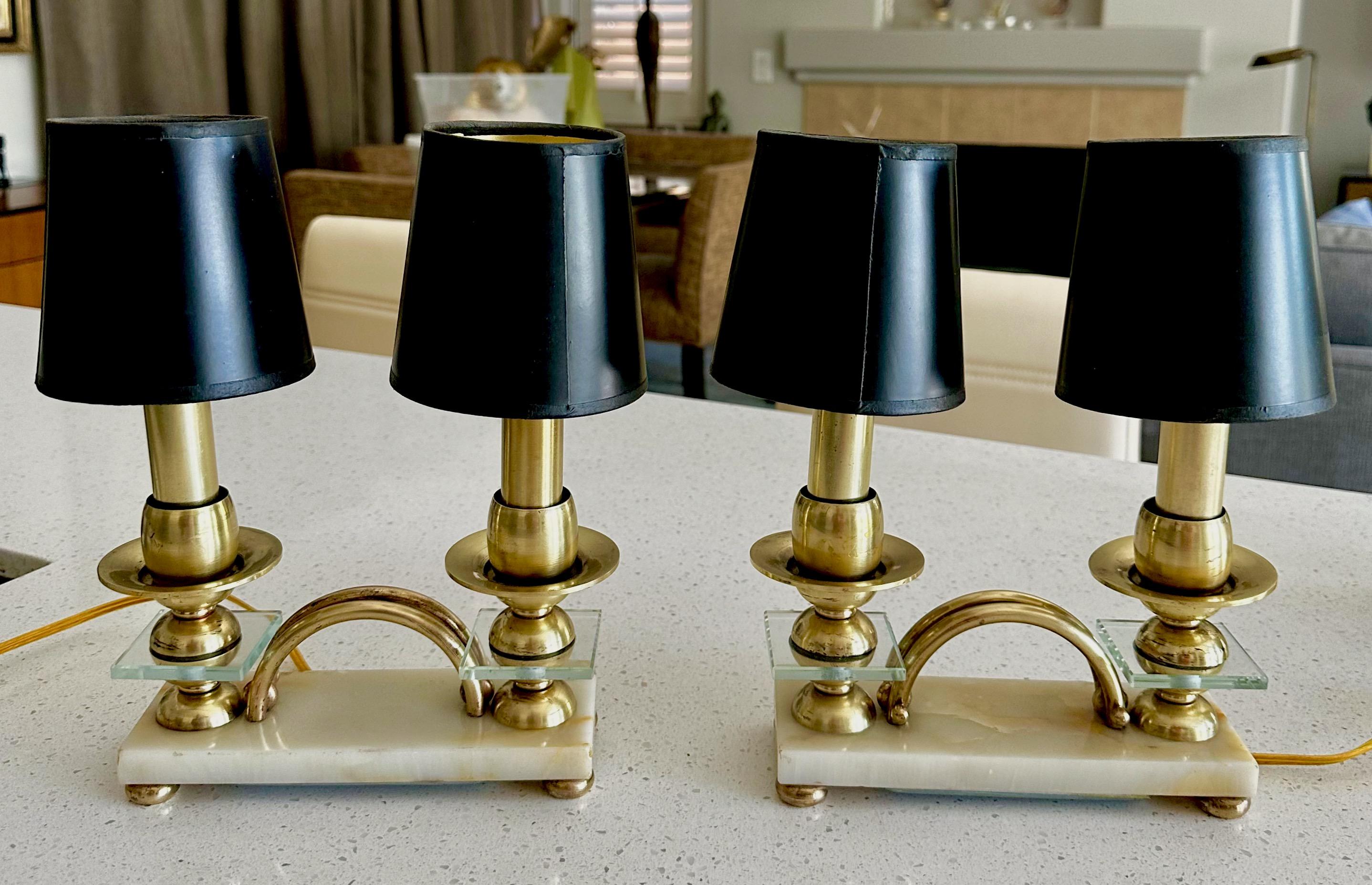 Verre Paire de lampes de table italiennes de style Gio Ponti en laiton en vente