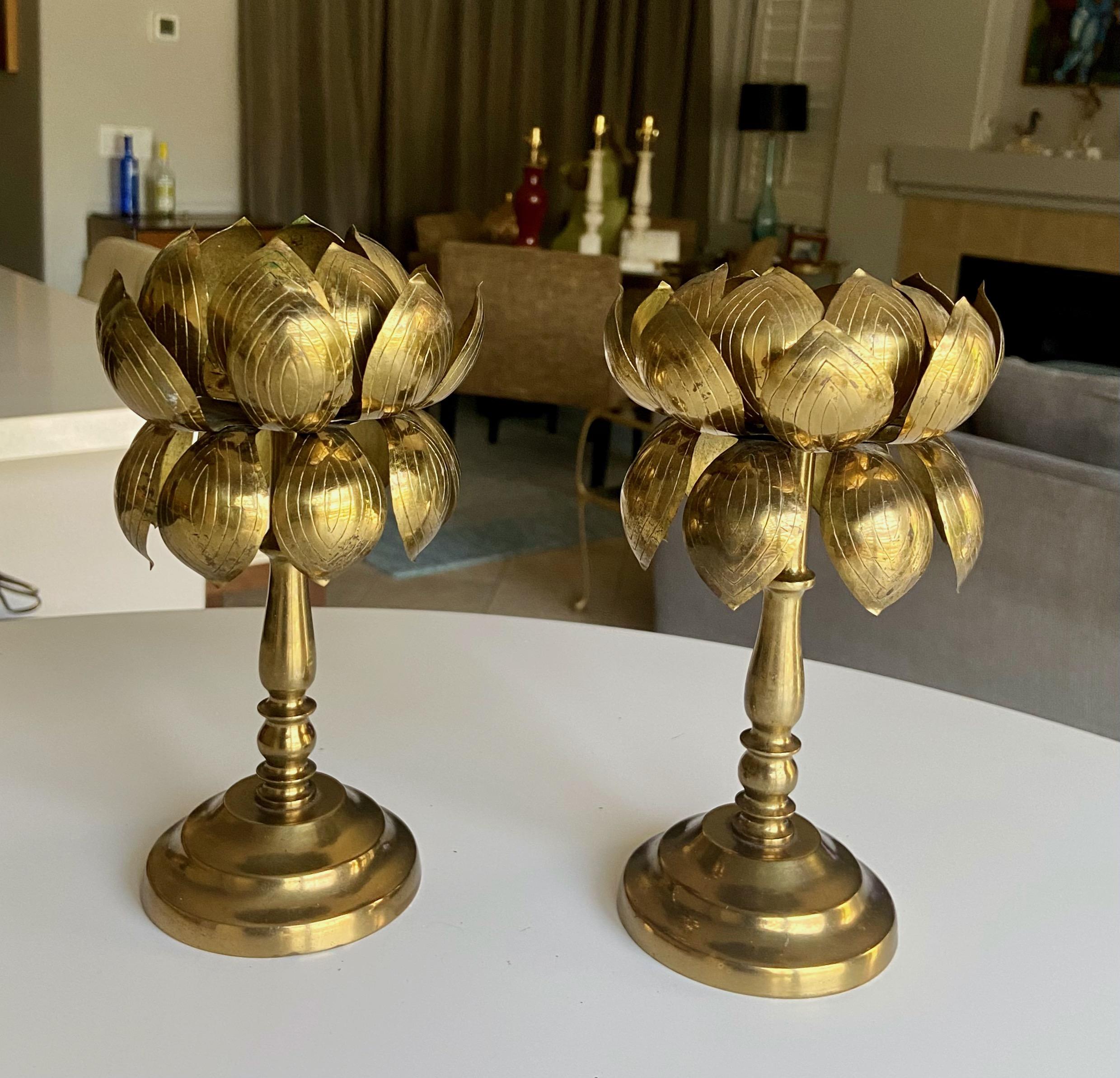 Paar Lotus-Blumen-Kerzenhalter aus Messing Feldman (Moderne der Mitte des Jahrhunderts) im Angebot