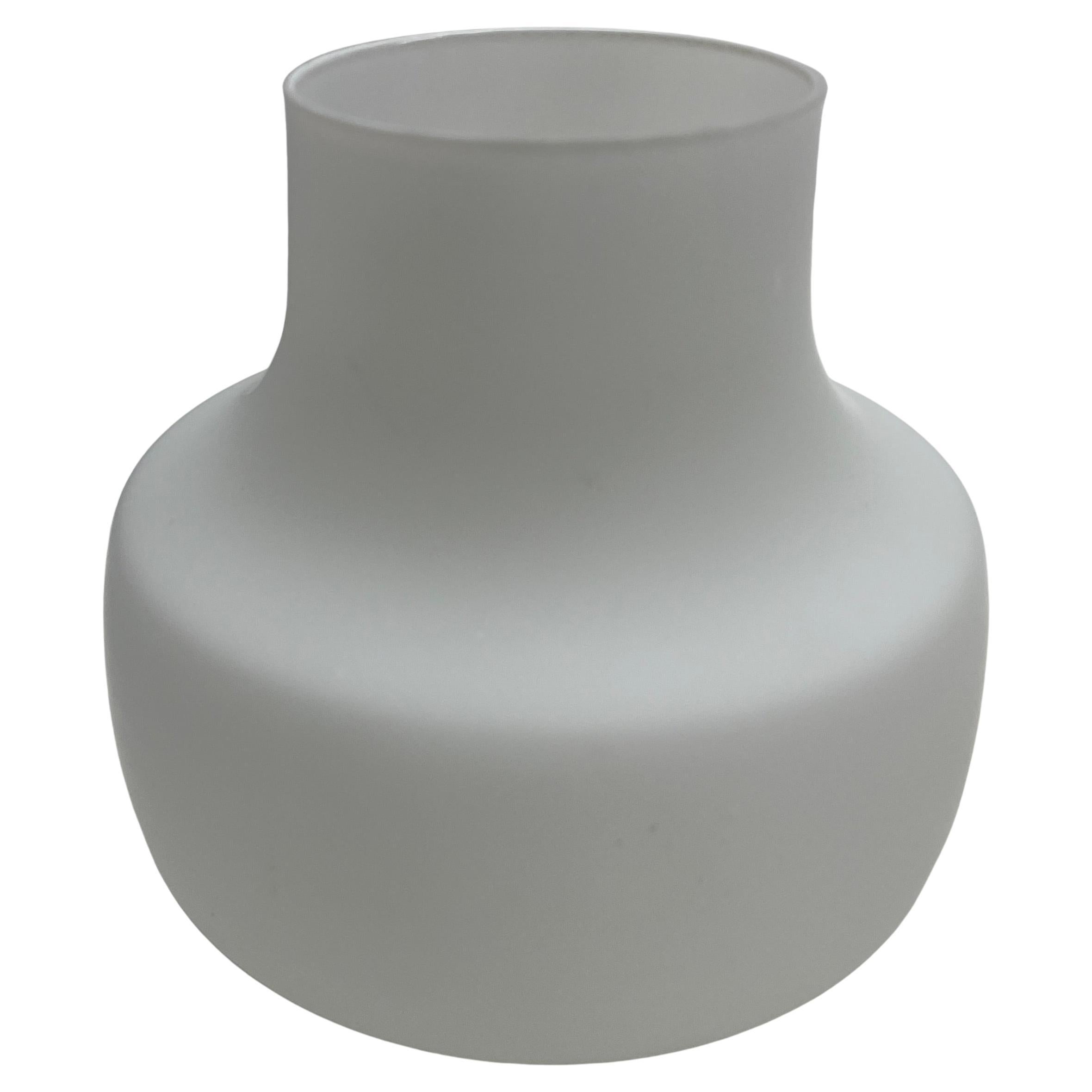 Coppia di supporti da parete regolabili in ottone massiccio con schermi opalini Midcentury in vendita 7
