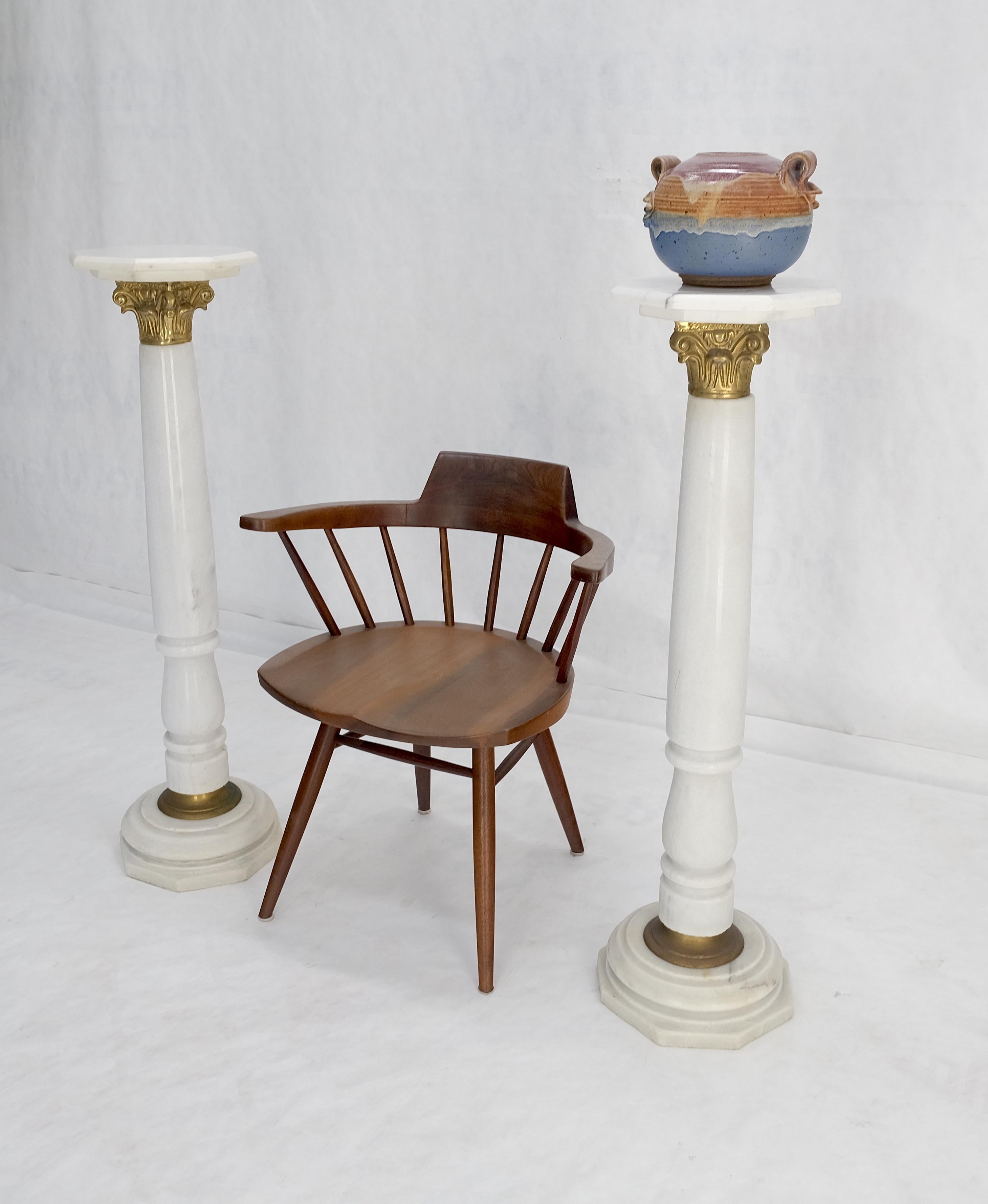Coppia Basi in ottone e marmo bianco tornito Piani ottagonali Colonne Piedistalli MINT! in vendita 1