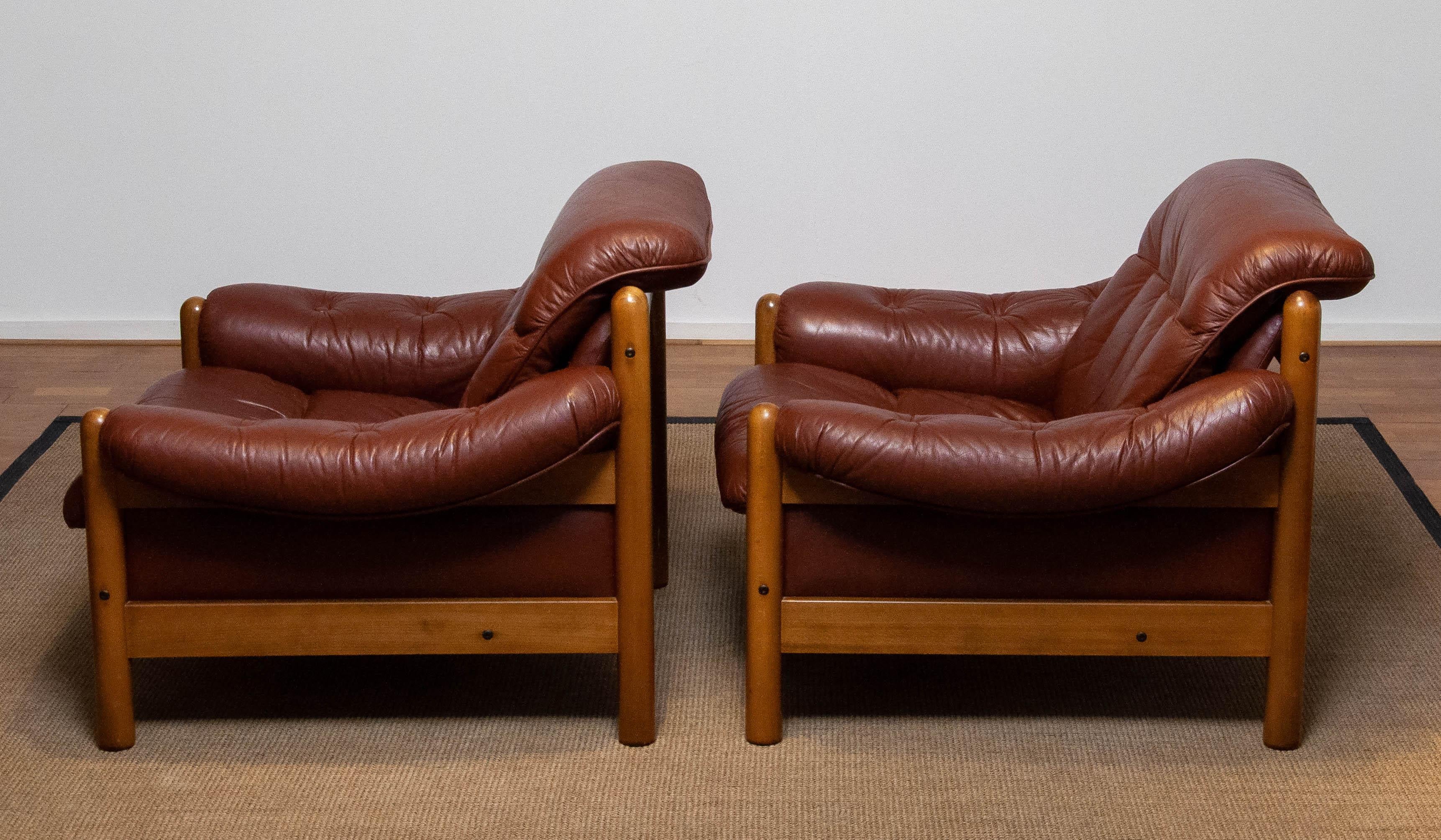 Pair Brazilian Style Brutalist Lounge Chairs in Brown Leather by Göte Möbler 70s In Good Condition In Silvolde, Gelderland