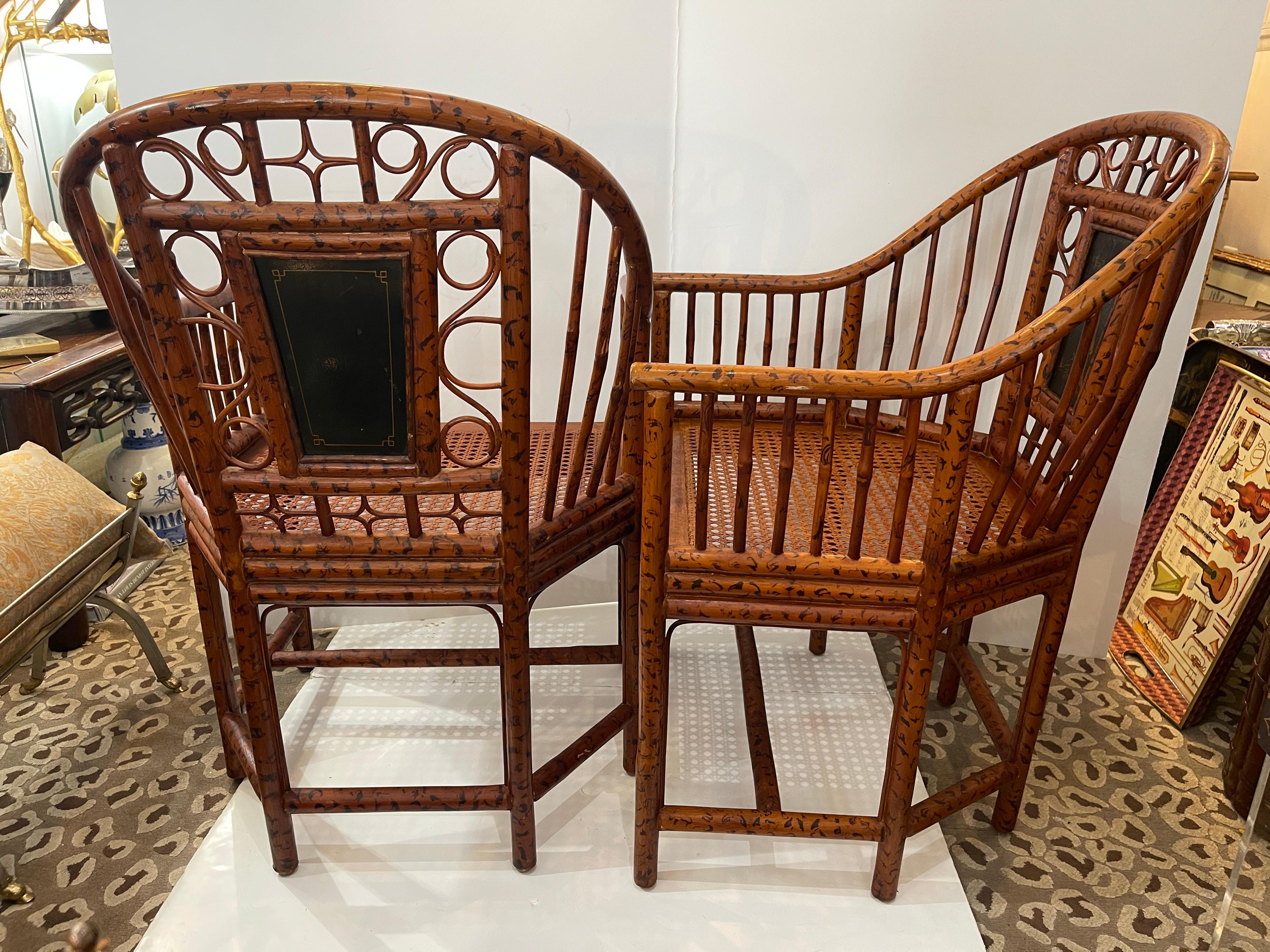 Pareja Brighton Estilo Pavillon  Sillas de caña y bambú quemado Principios del siglo XX en venta 5