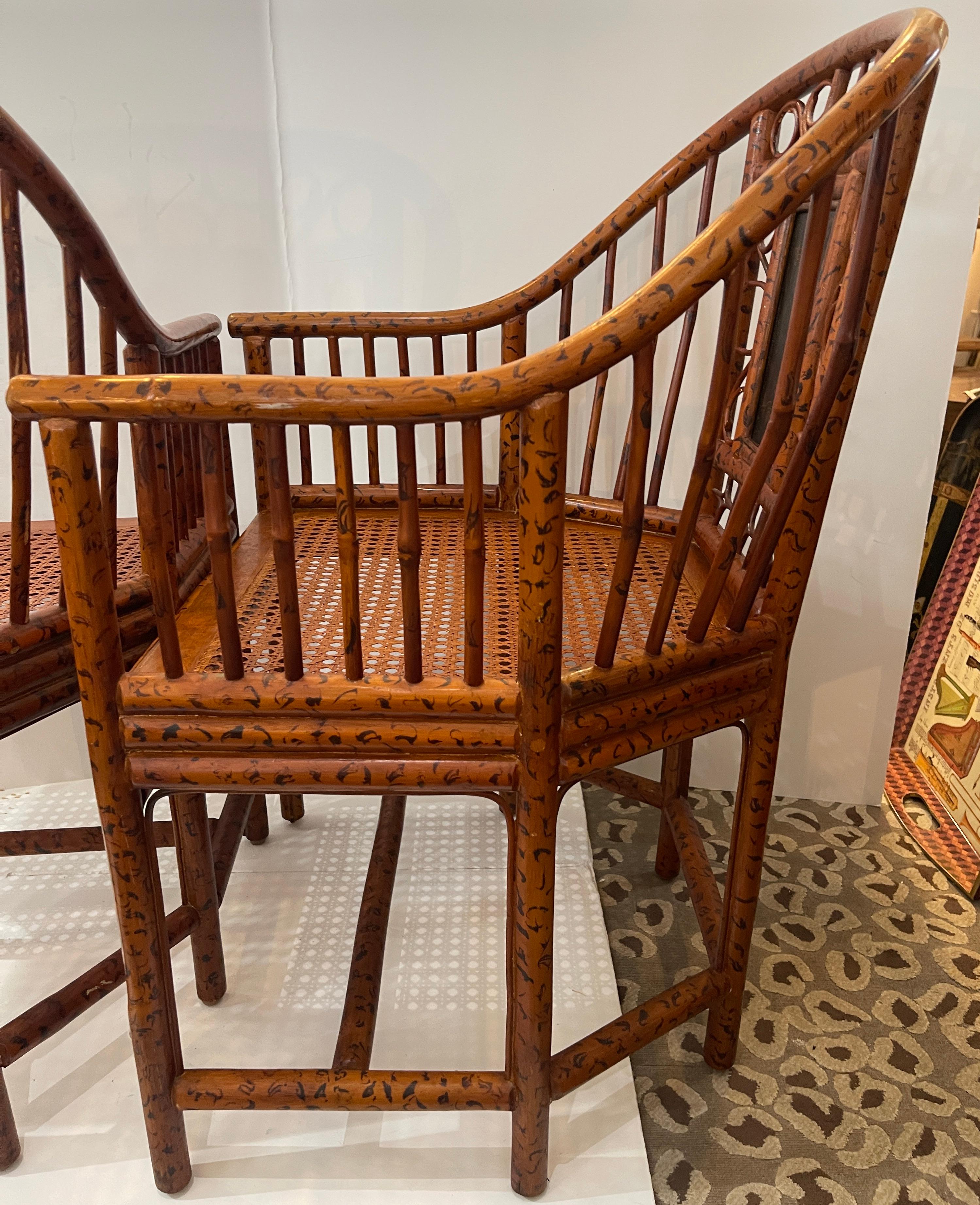 Pareja Brighton Estilo Pavillon  Sillas de caña y bambú quemado Principios del siglo XX en venta 8