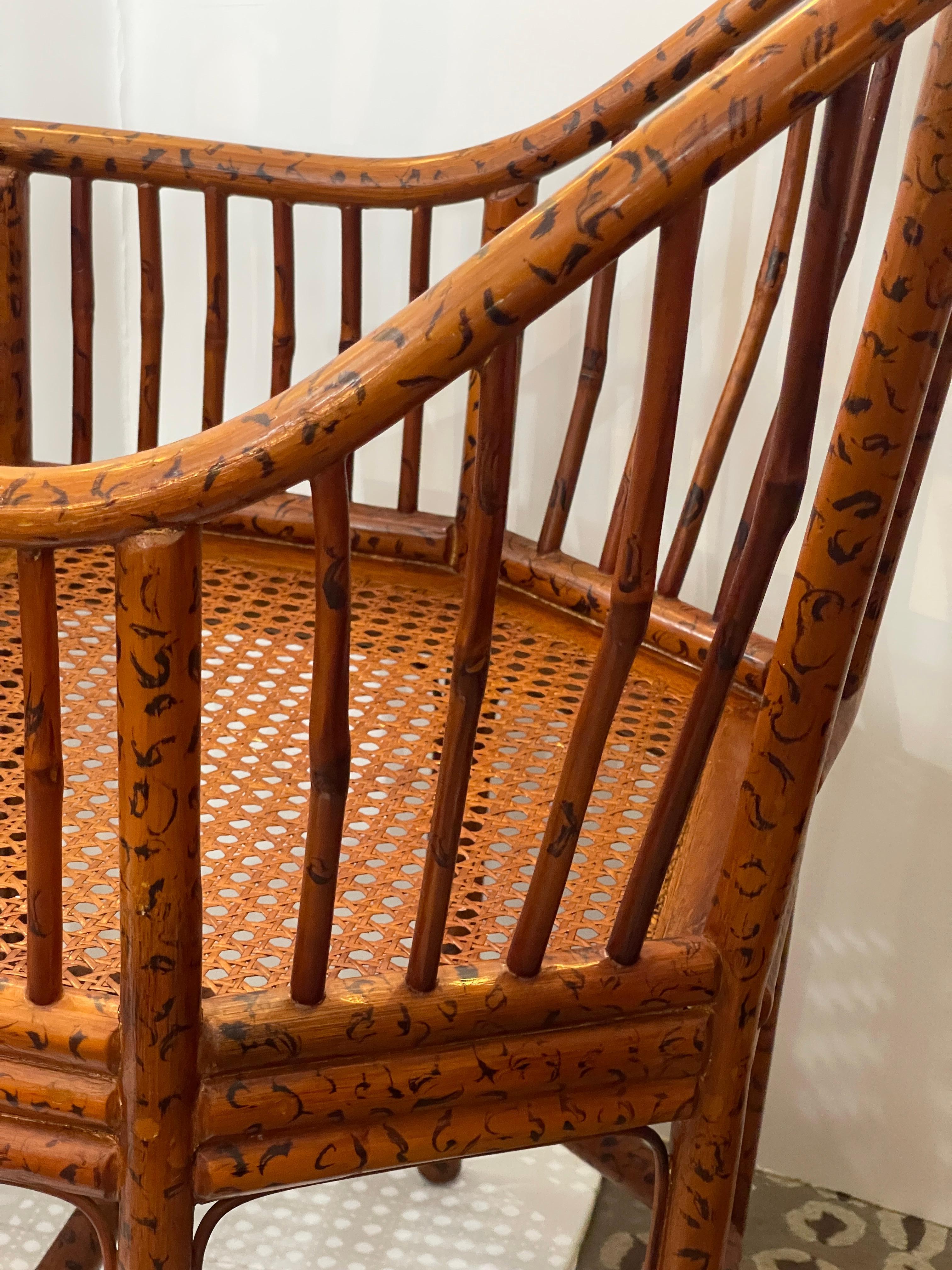 Pareja Brighton Estilo Pavillon  Sillas de caña y bambú quemado Principios del siglo XX en venta 9
