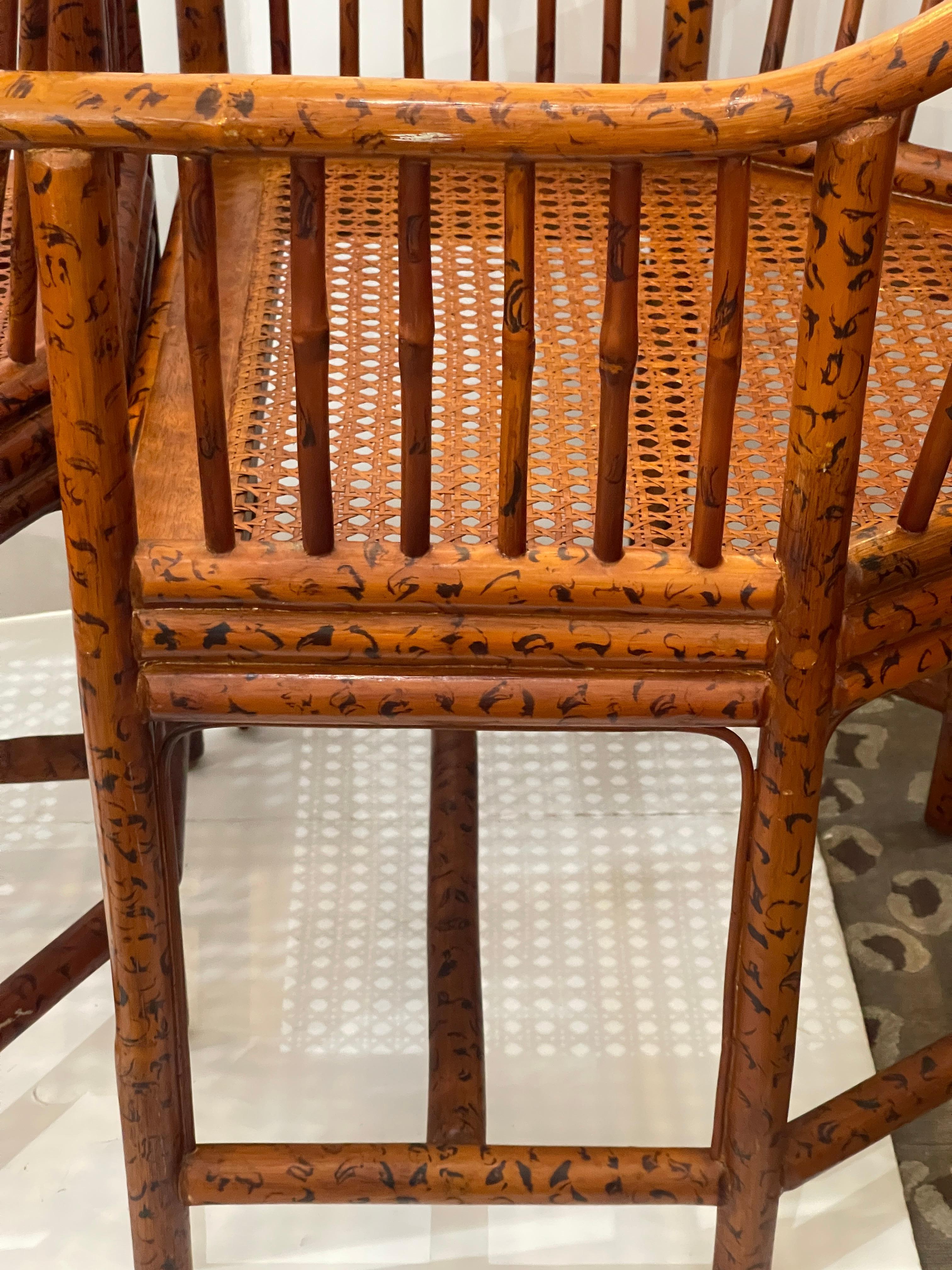 Pareja Brighton Estilo Pavillon  Sillas de caña y bambú quemado Principios del siglo XX en venta 10