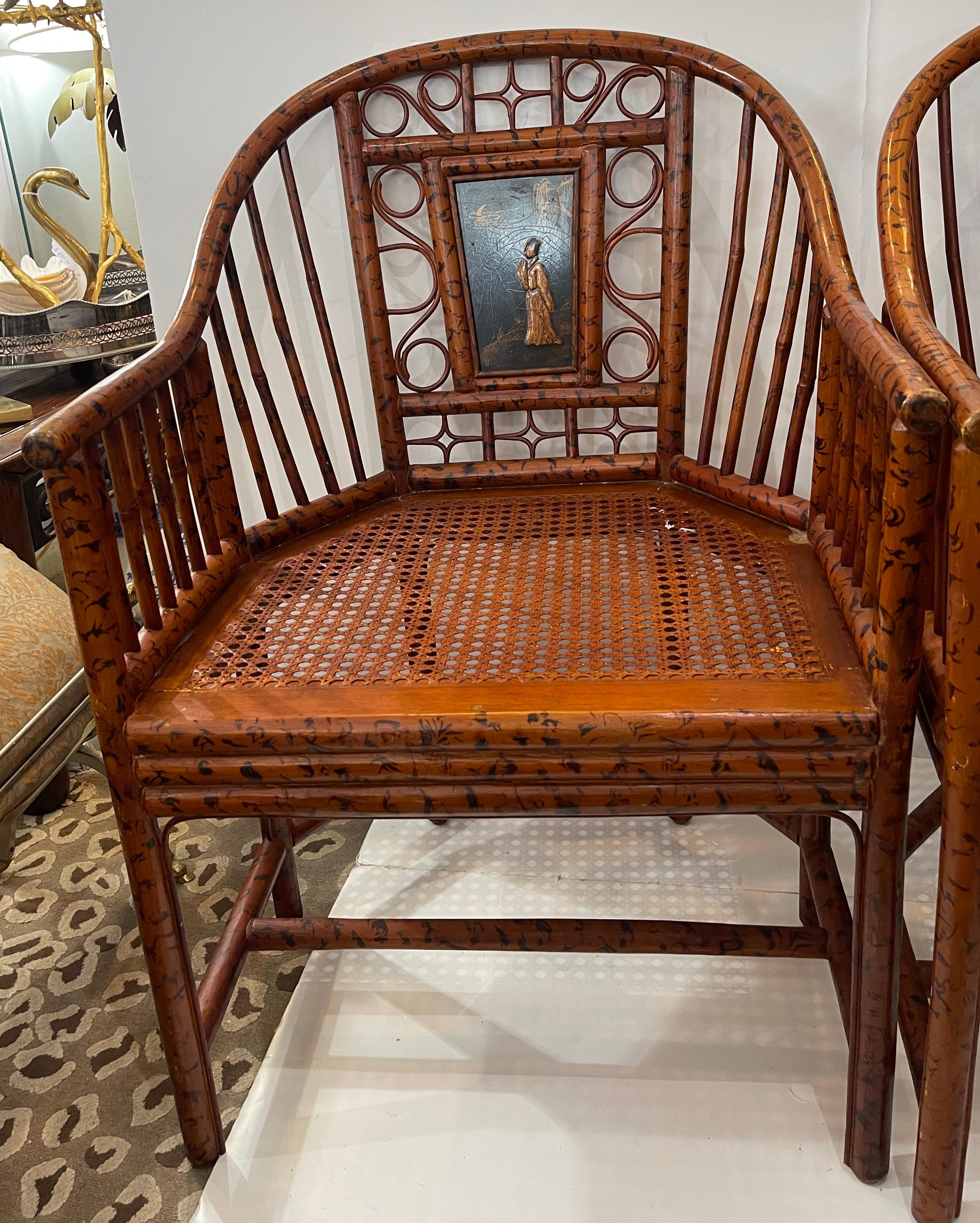 Pareja Brighton Estilo Pavillon  Sillas de caña y bambú quemado Principios del siglo XX Colonial británico en venta
