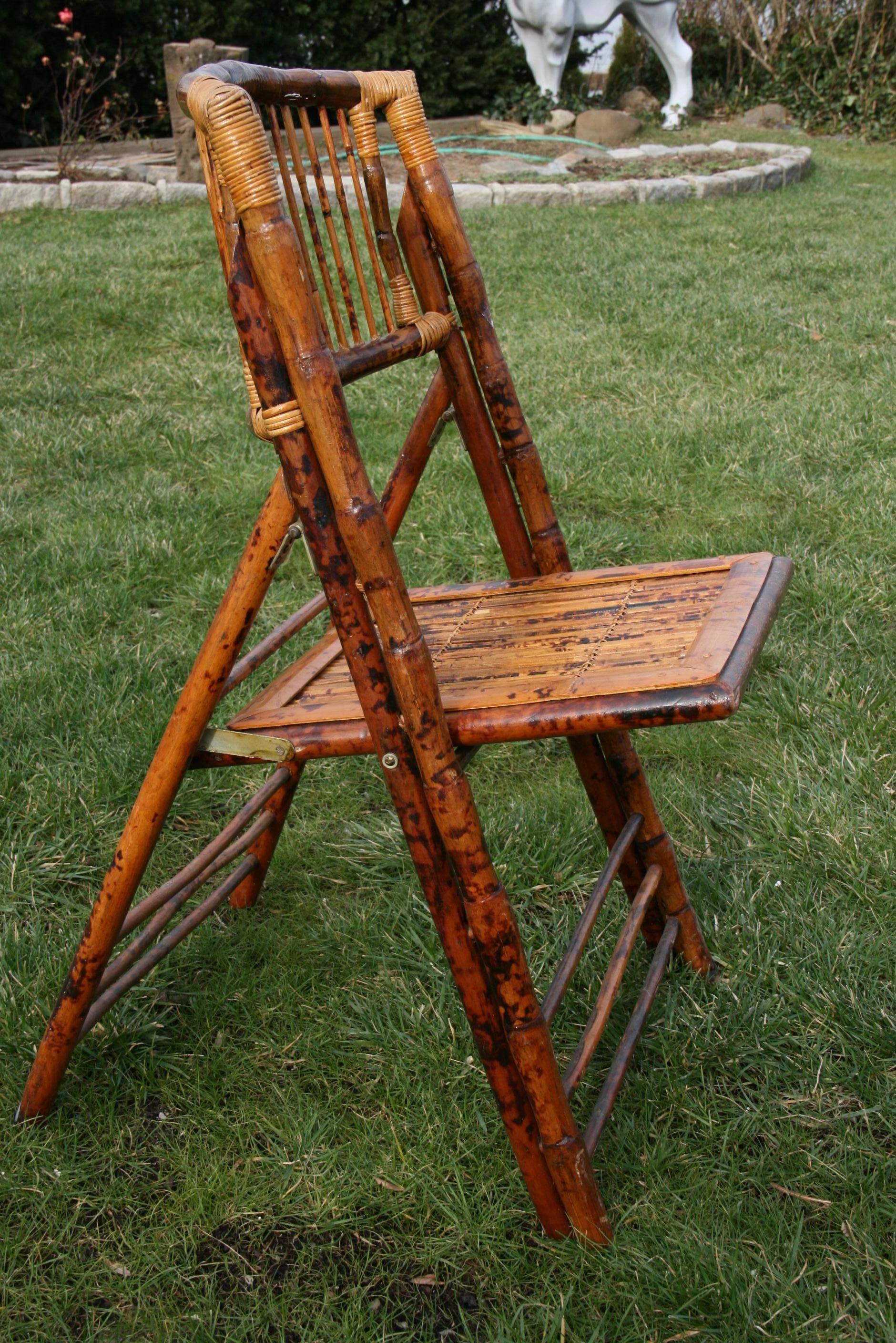 8-105a set of 2 English vintage bamboo side chairs featuring tiger wood design and folding frame for easy storage
Features slightly curved slatted backs.