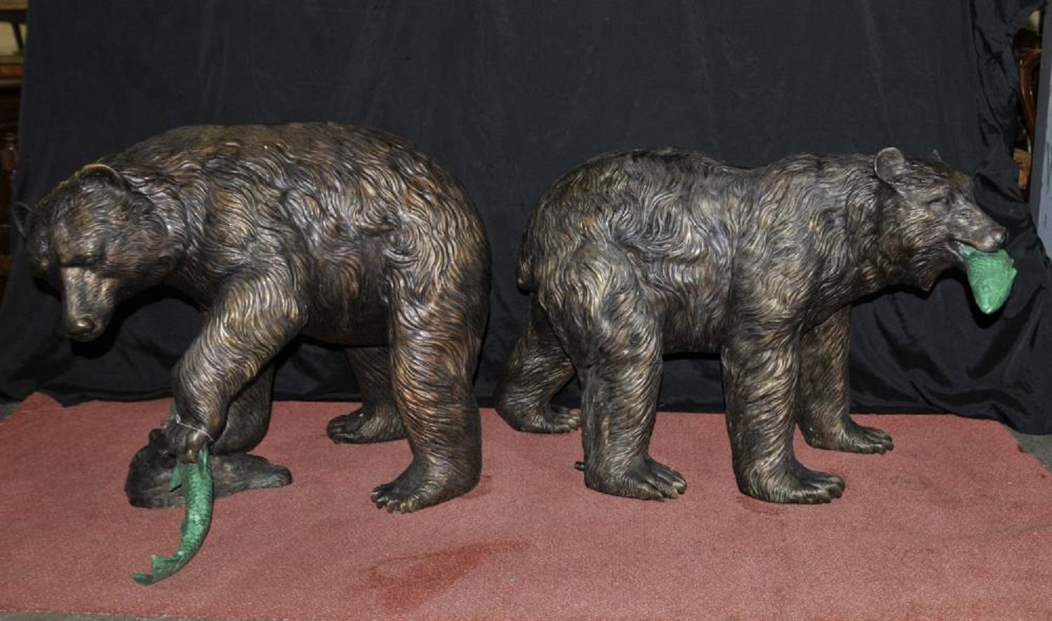 - Gorgeous pair of bronze American bear fountains
- Each bear is depicted catching the salmon
- Very characterful pair, we'v- Gorgeous pair of bronze American bear fountains
- Each bear is depicted catching the salmon
- Very characterful pair,