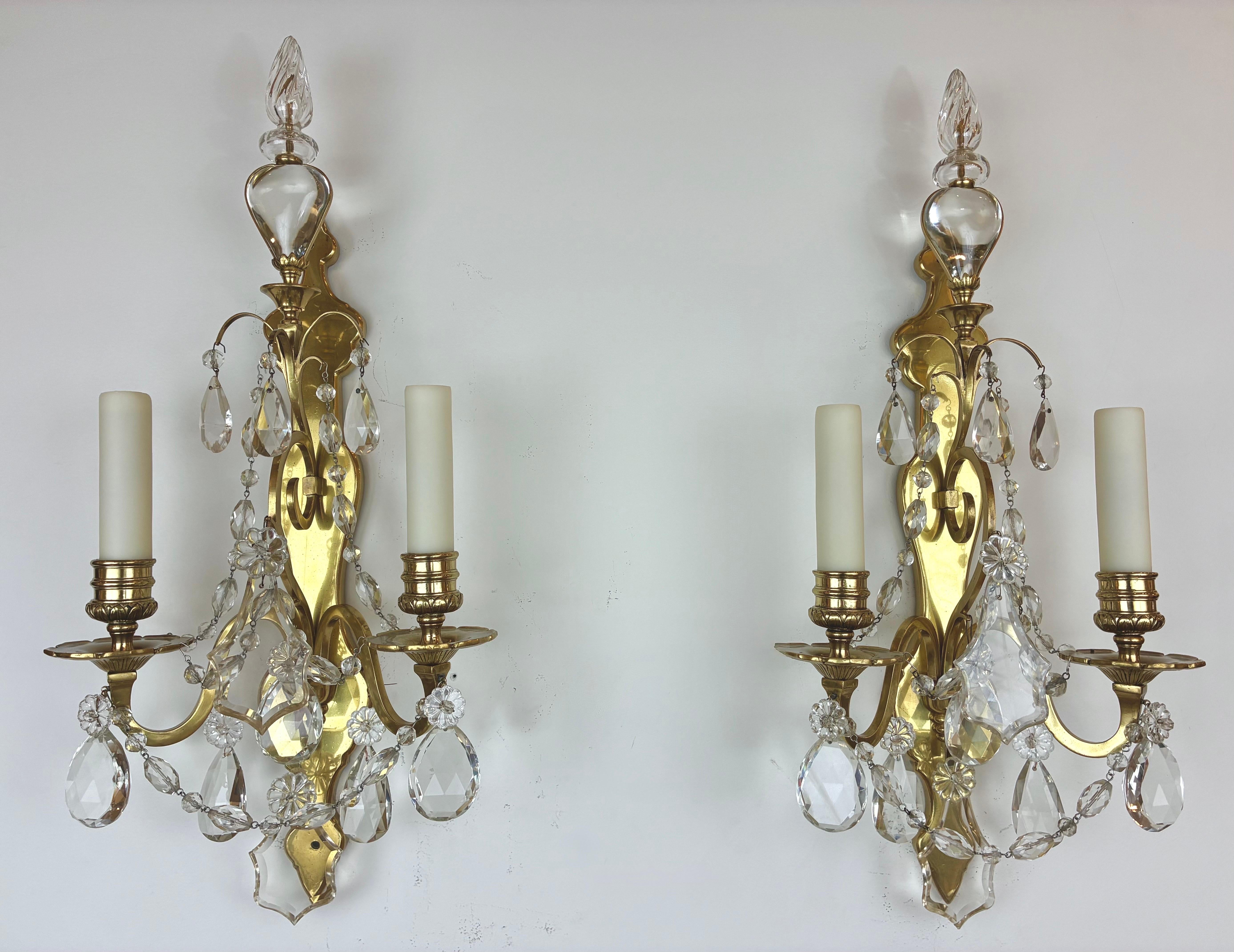 Sfaccettato Coppia di sconsigliere in bronzo e cristallo in stile Luigi XVI di Edward F. Edwards in vendita