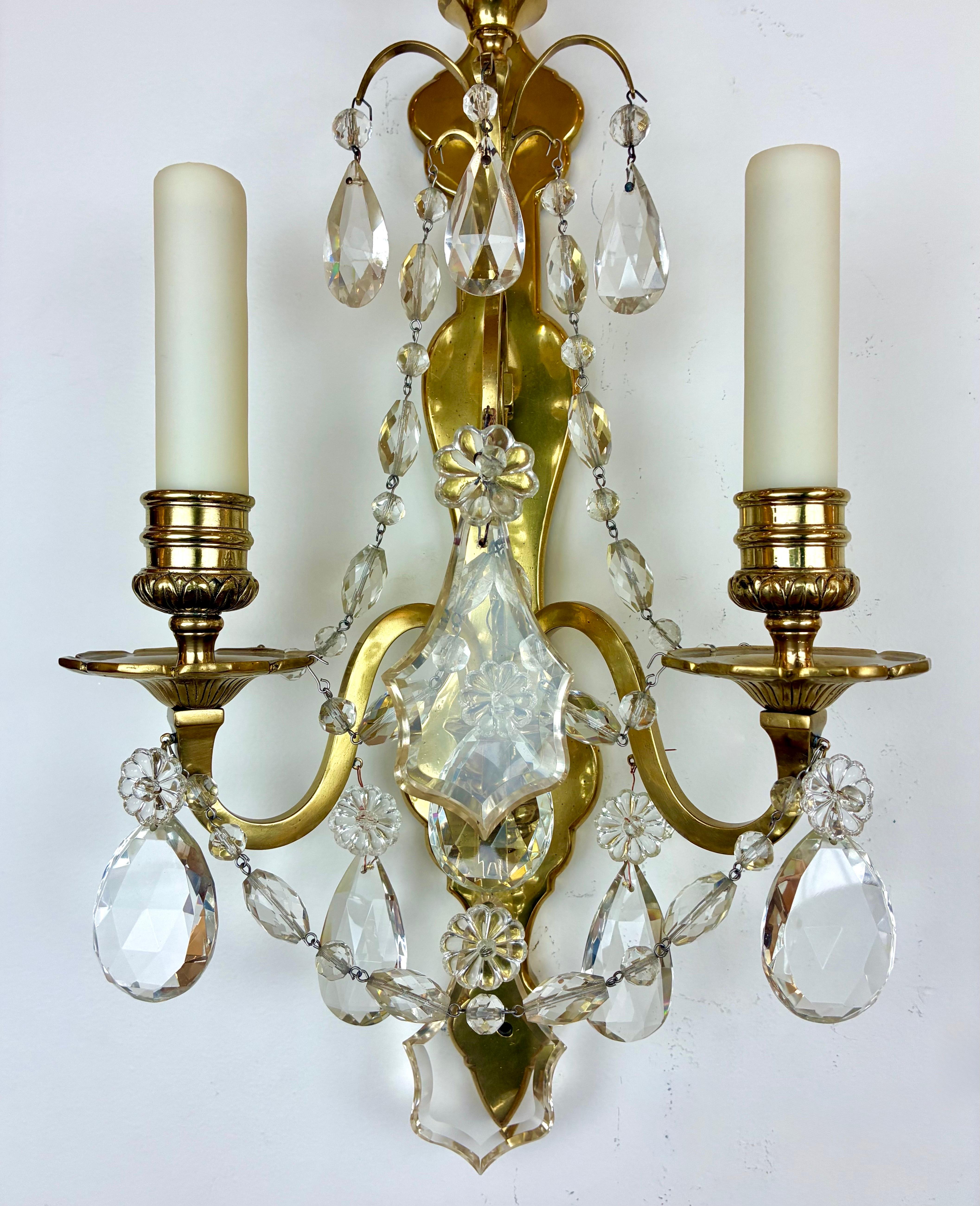 Coppia di sconsigliere in bronzo e cristallo in stile Luigi XVI di Edward F. Edwards In condizioni buone in vendita a Pittsburgh, PA