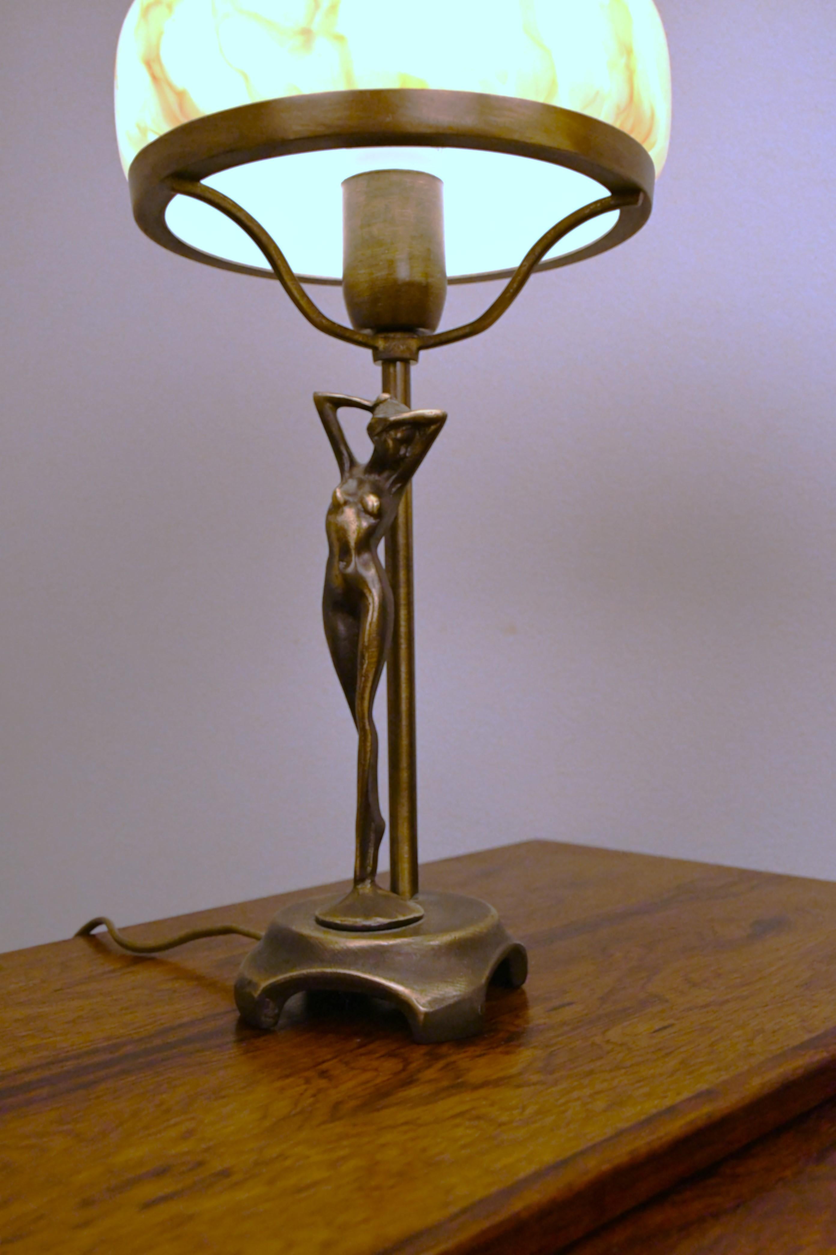 Bronzo Coppia di lampade in bronzo e vetro in stile Art Nouveau svedese di Lyktan Bankeryd, anni '80 in vendita